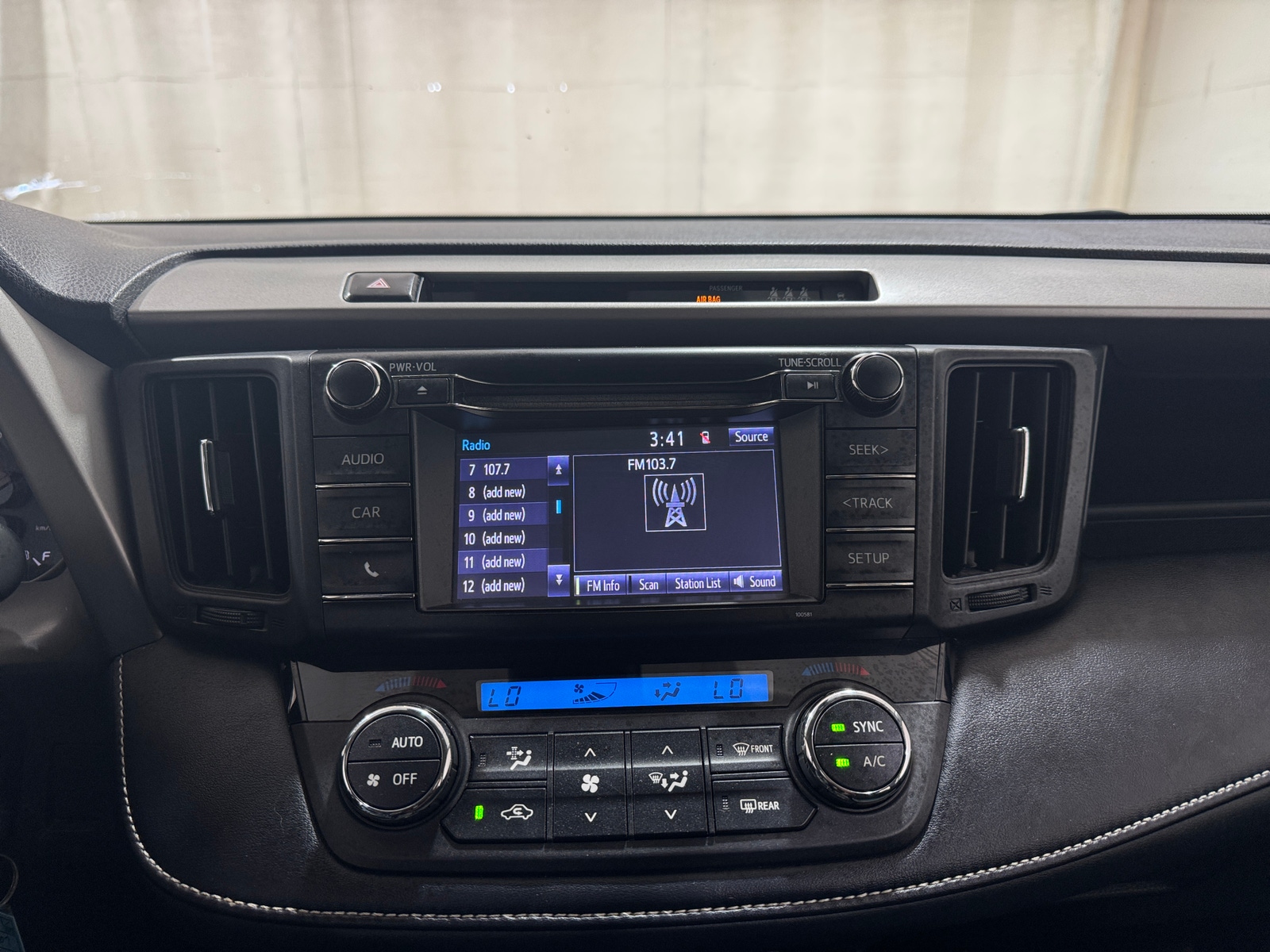 Thumbnail: 2018 Toyota RAV4 - 4