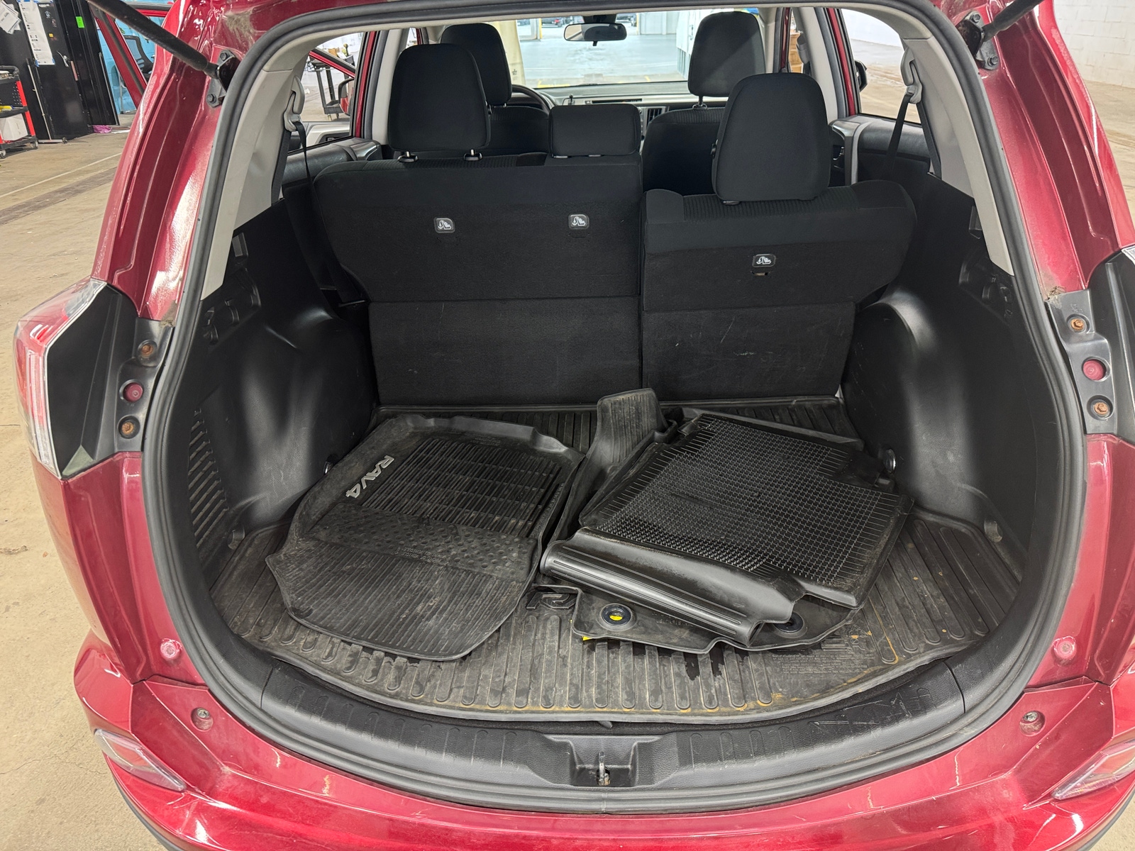 Thumbnail: 2018 Toyota RAV4 - 7