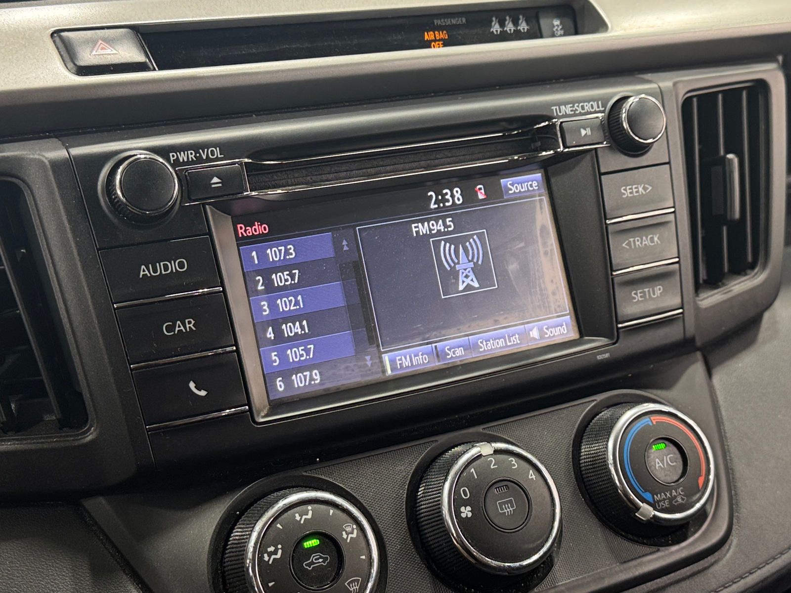Thumbnail: 2018 Toyota RAV4 - 4