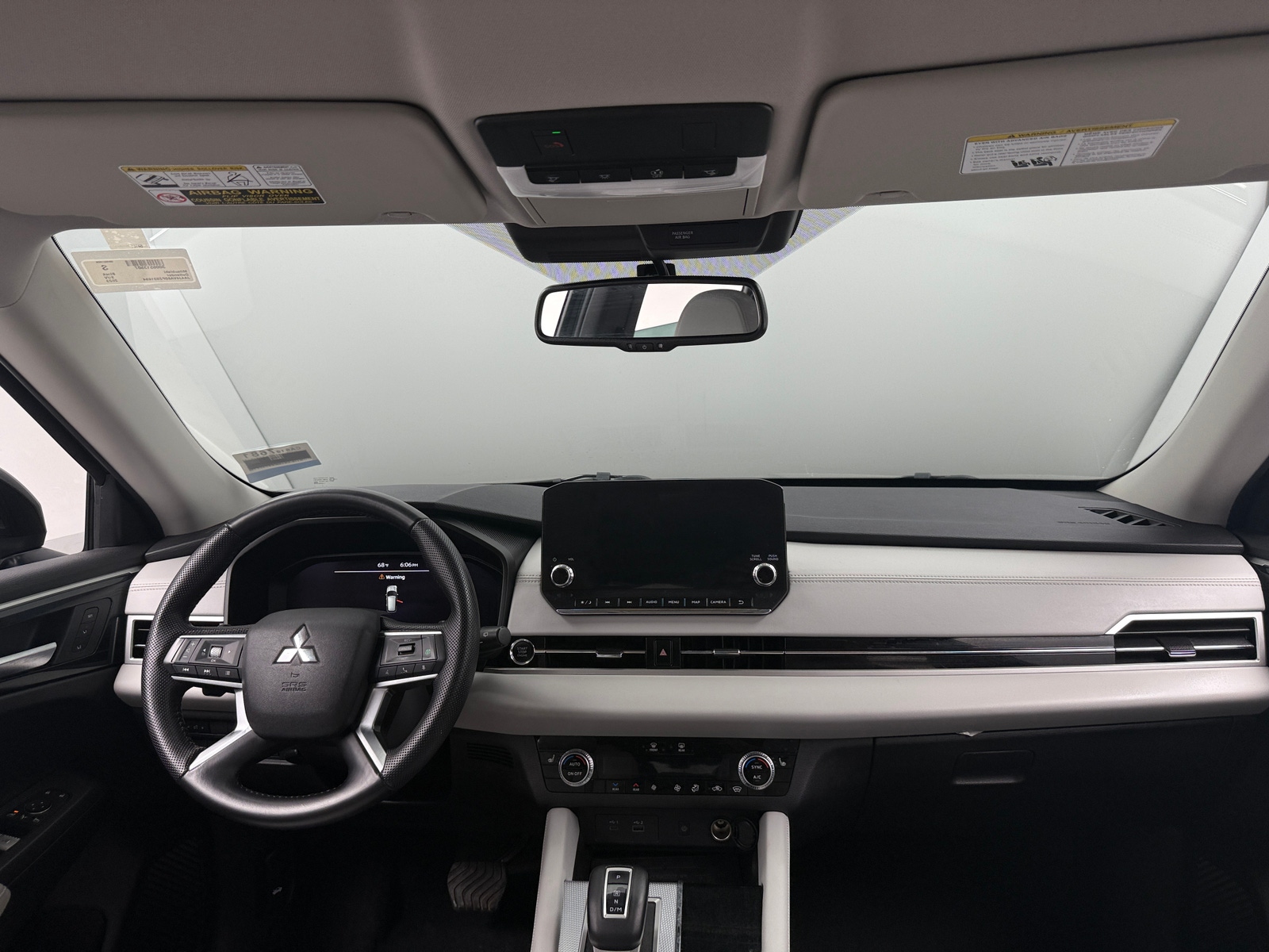 Thumbnail: 2023 Mitsubishi Outlander - 2