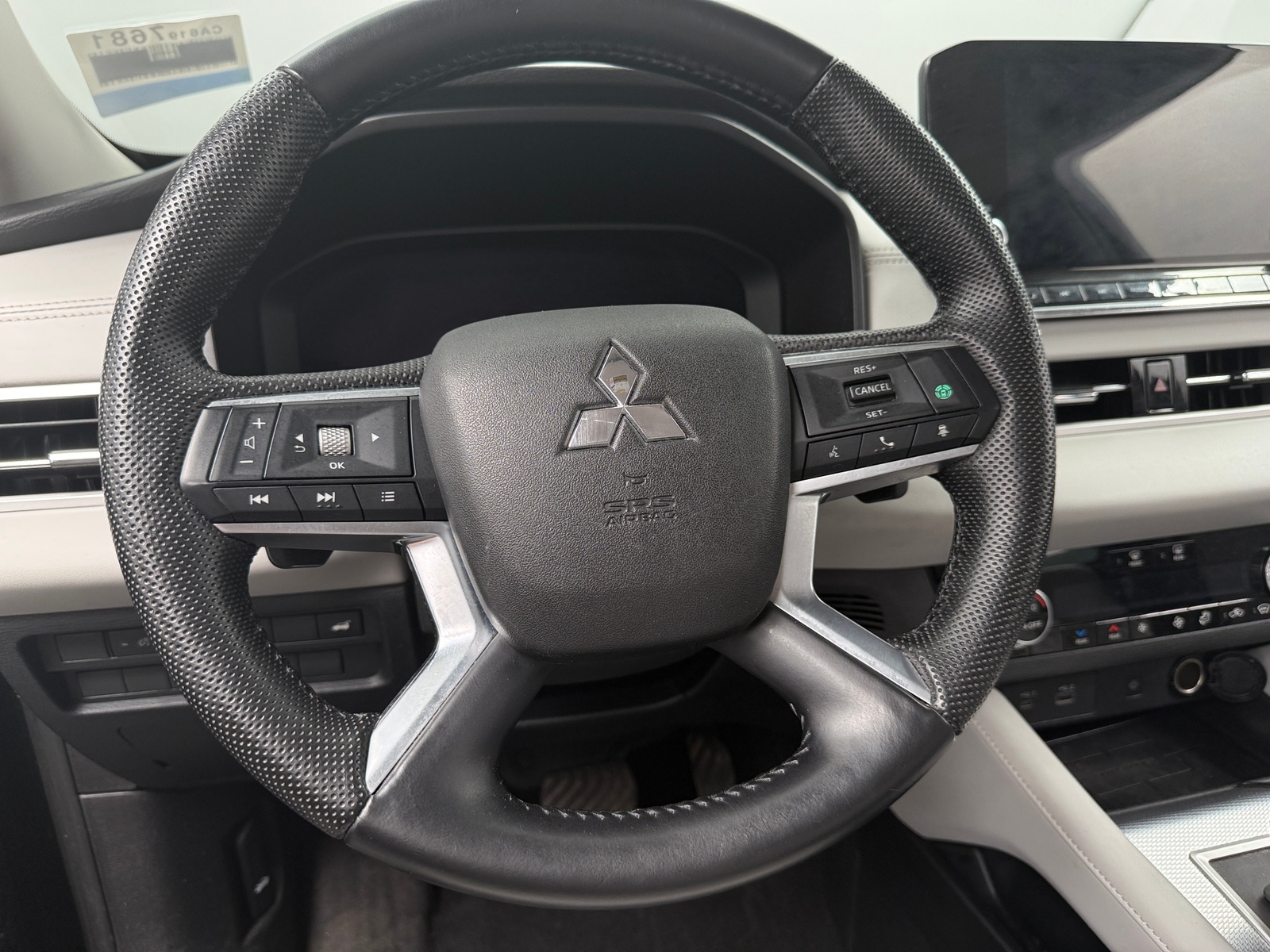 Thumbnail: 2023 Mitsubishi Outlander - 4
