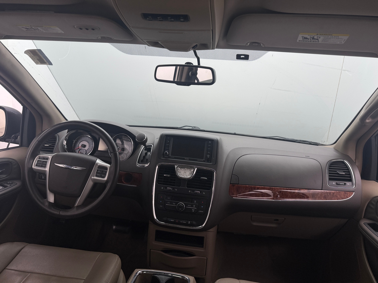 Thumbnail: 2016 Chrysler Town & Country - 2