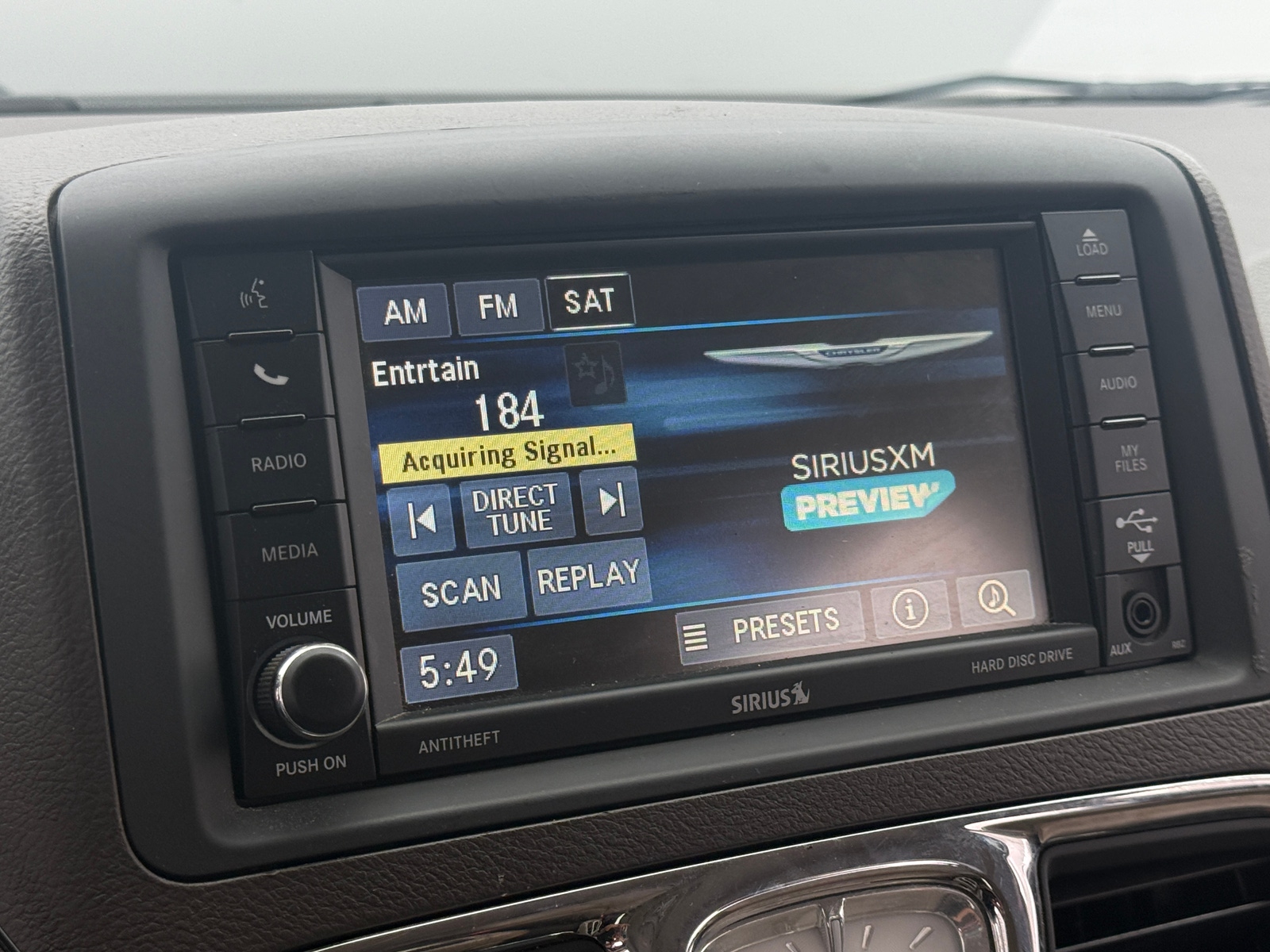 Thumbnail: 2016 Chrysler Town & Country - 3