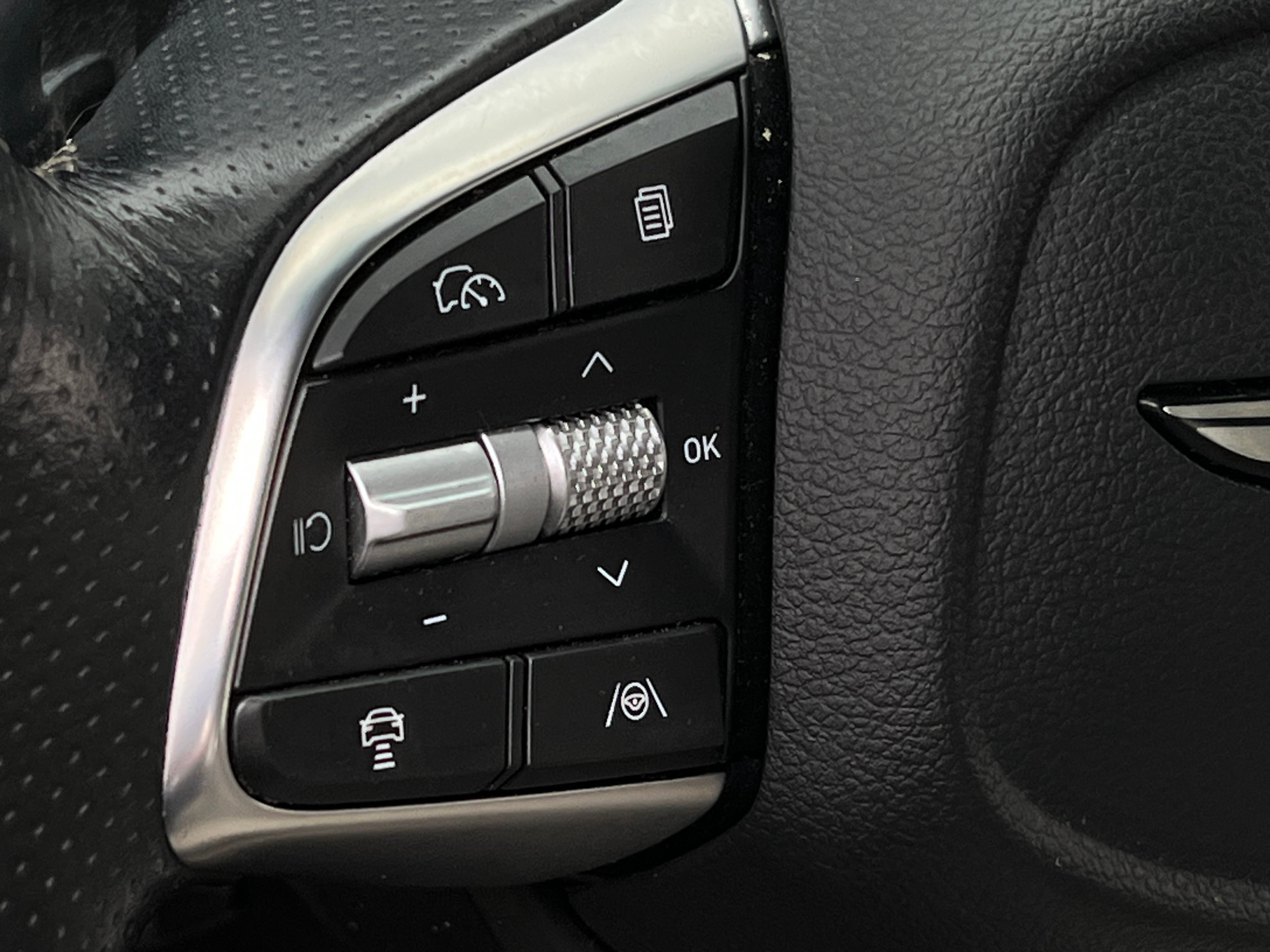 2025 Genesis G70 2.5T Standard, photo 5