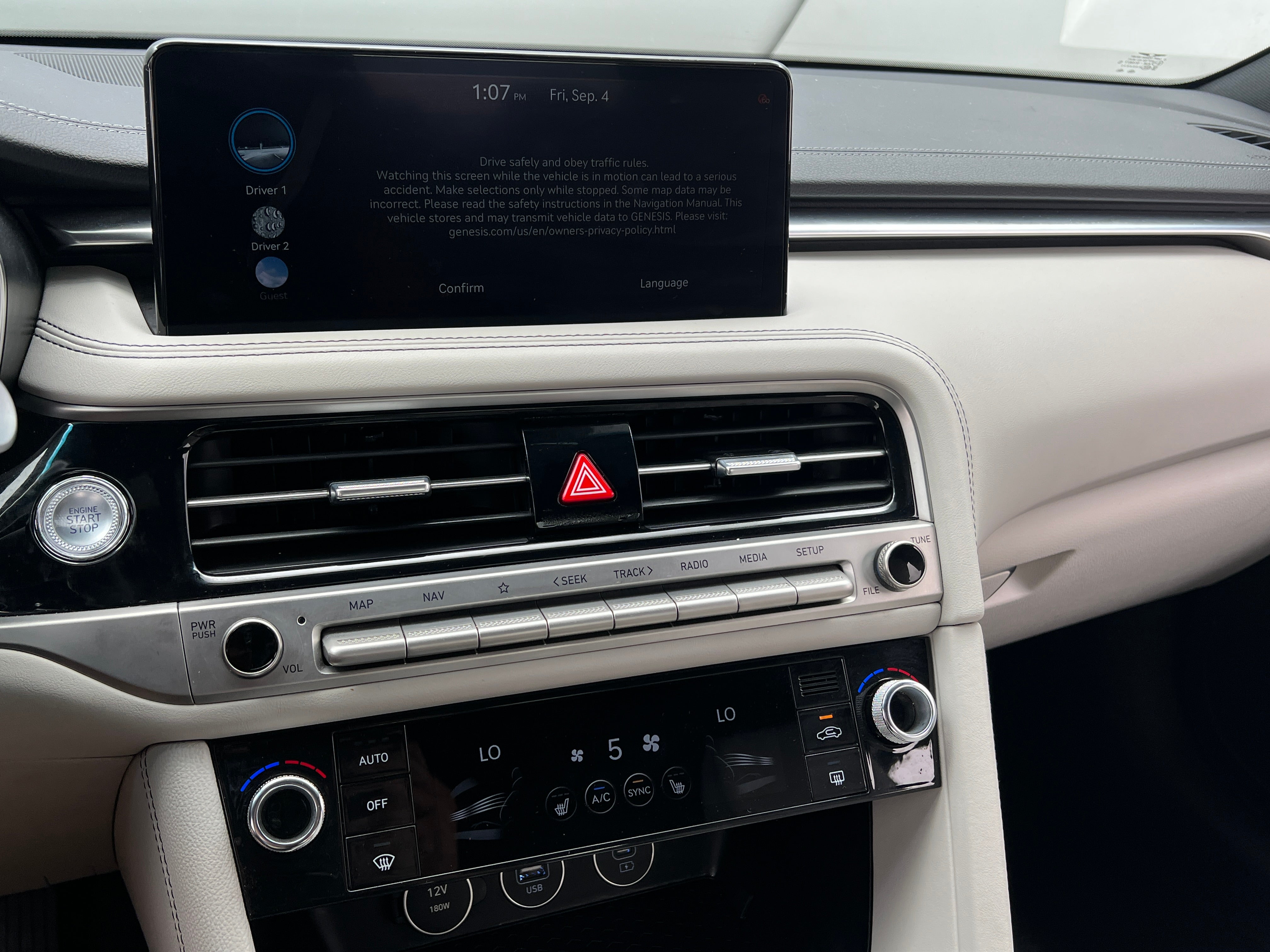 2025 Genesis G70 2.5T Standard, photo 13