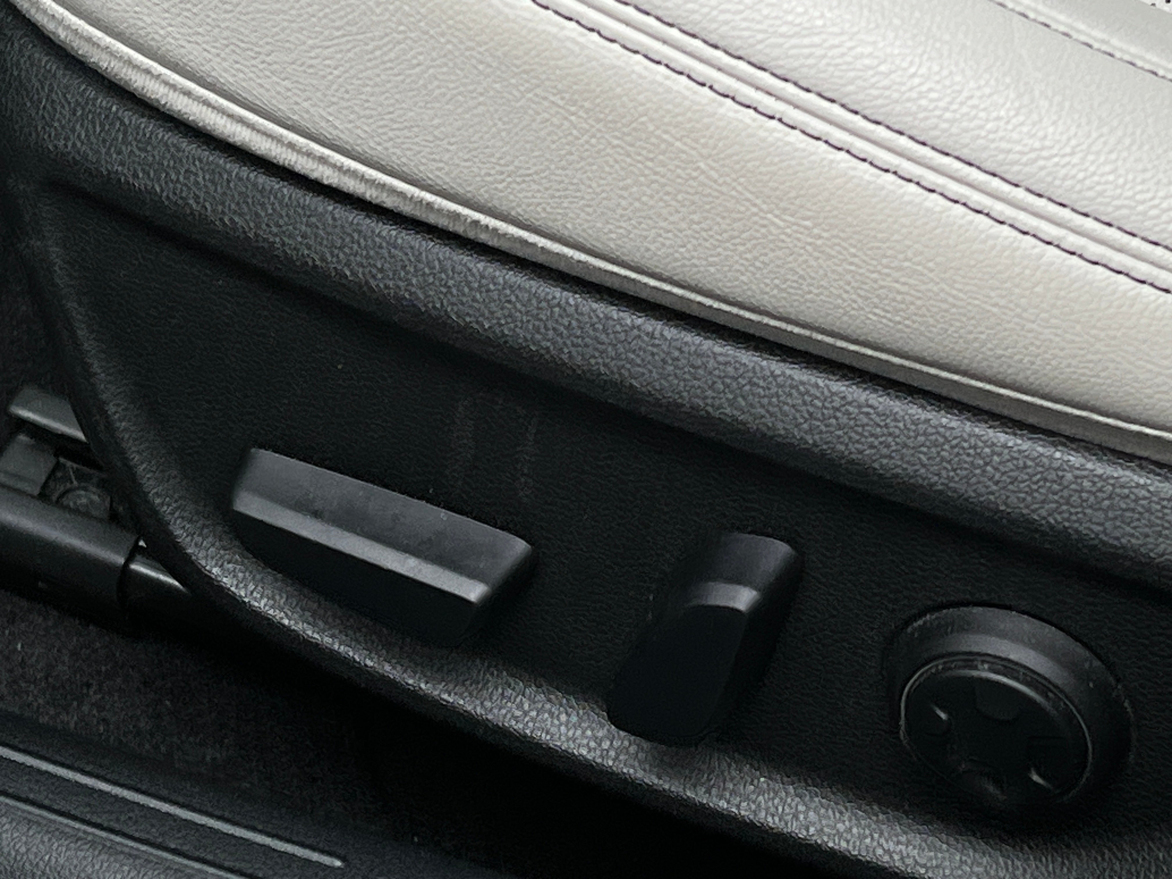 2025 Genesis G70 2.5T Standard, photo 18