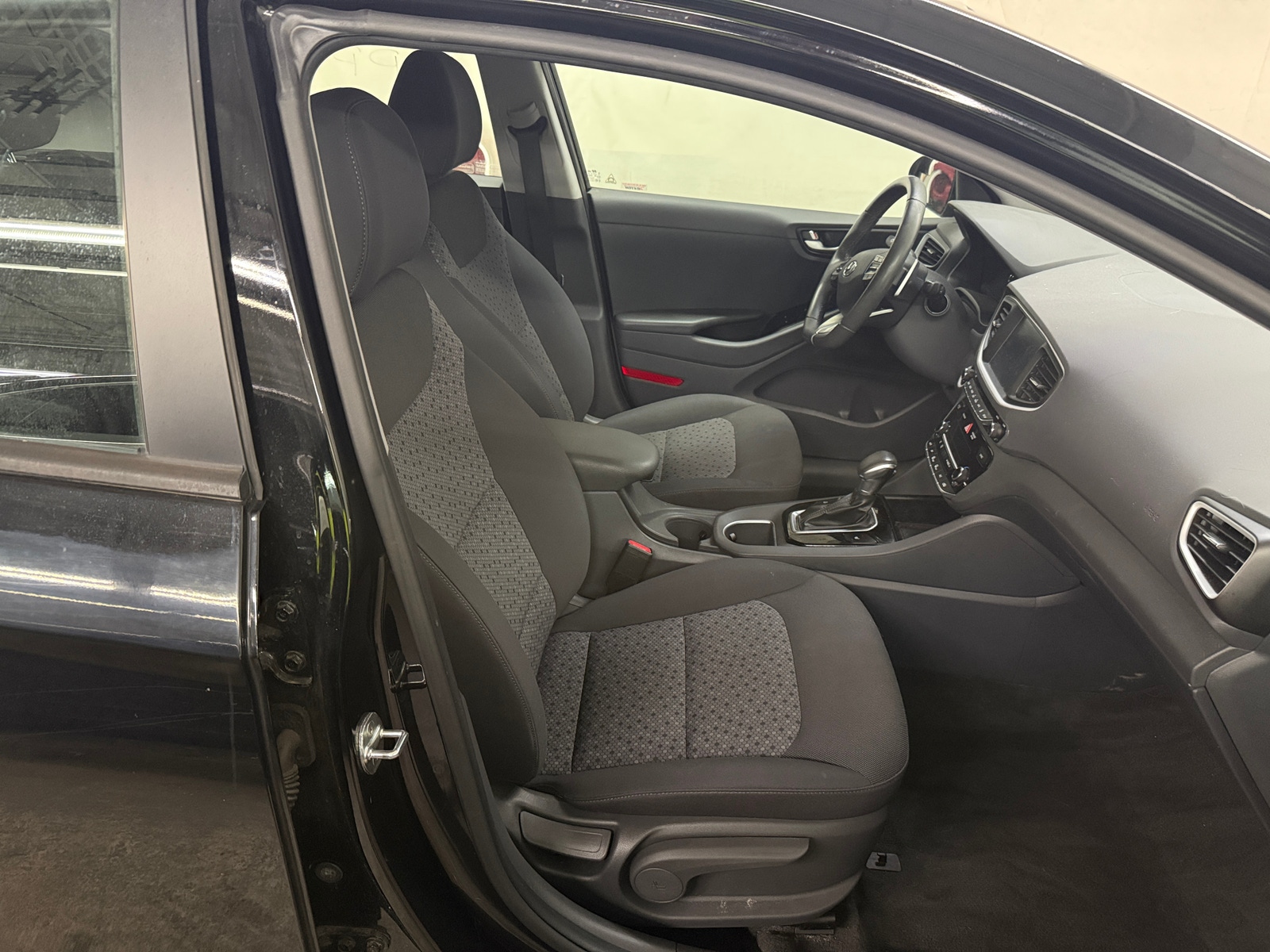 Thumbnail: 2019 Hyundai Ioniq - 2