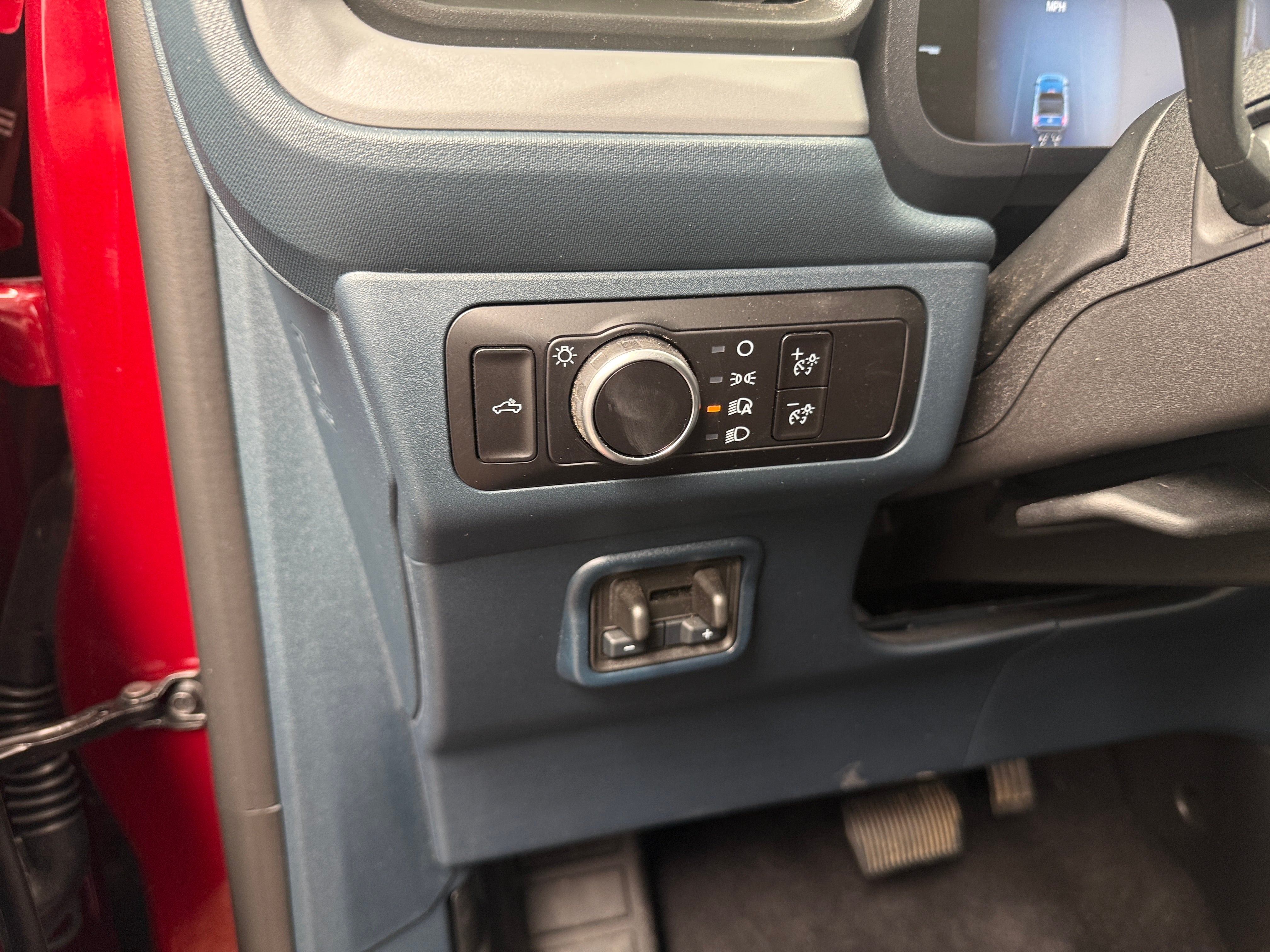 2025 Ford Maverick XLT - Photo 2