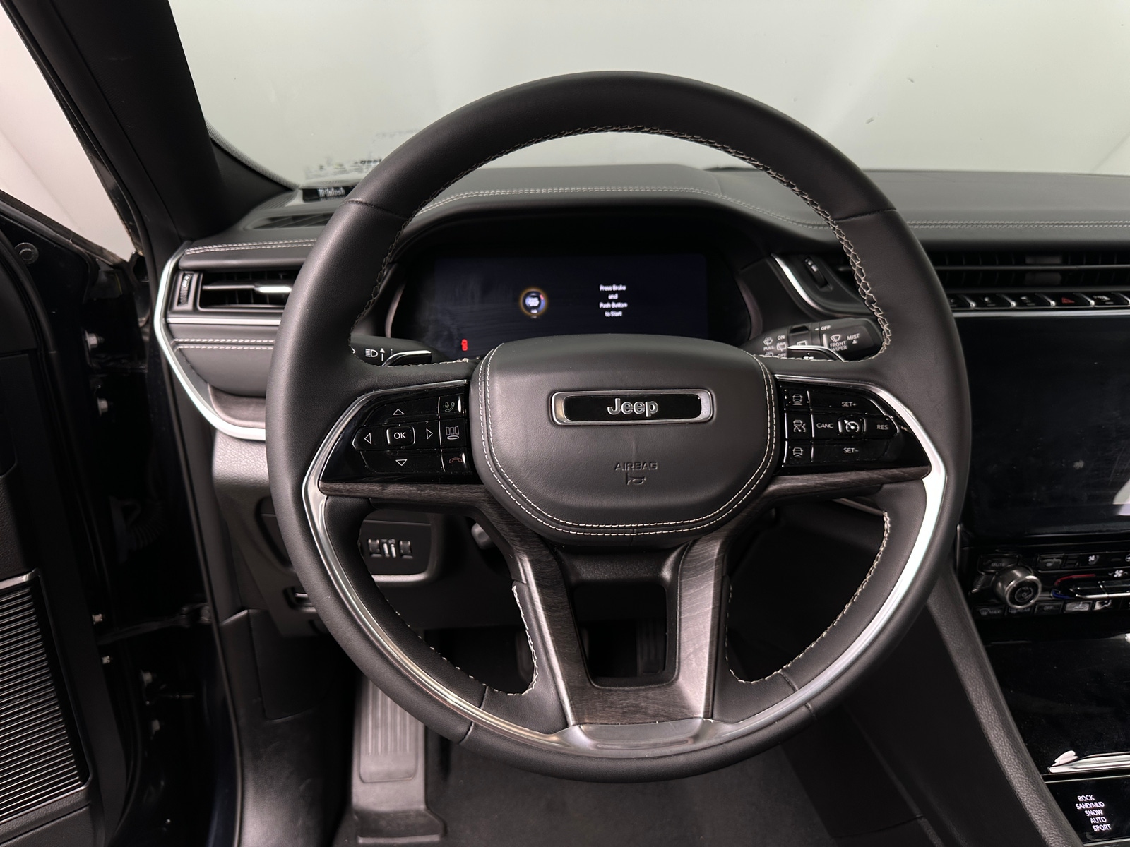 Thumbnail: 2023 Jeep Grand Cherokee L - 4