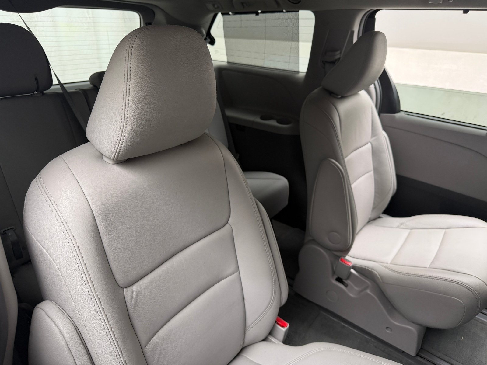 Thumbnail: 2017 Toyota Sienna - 5