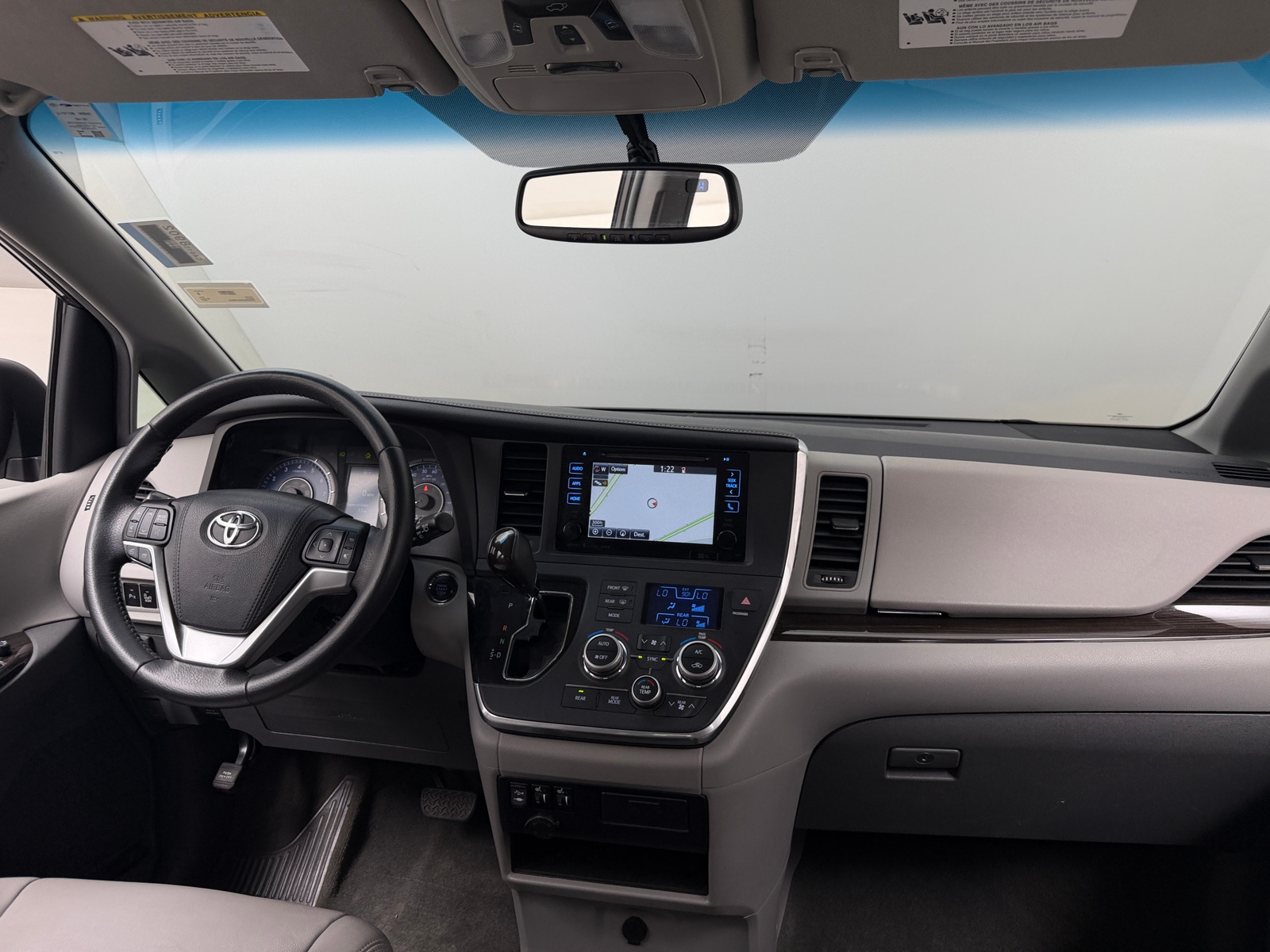 Thumbnail: 2017 Toyota Sienna - 2
