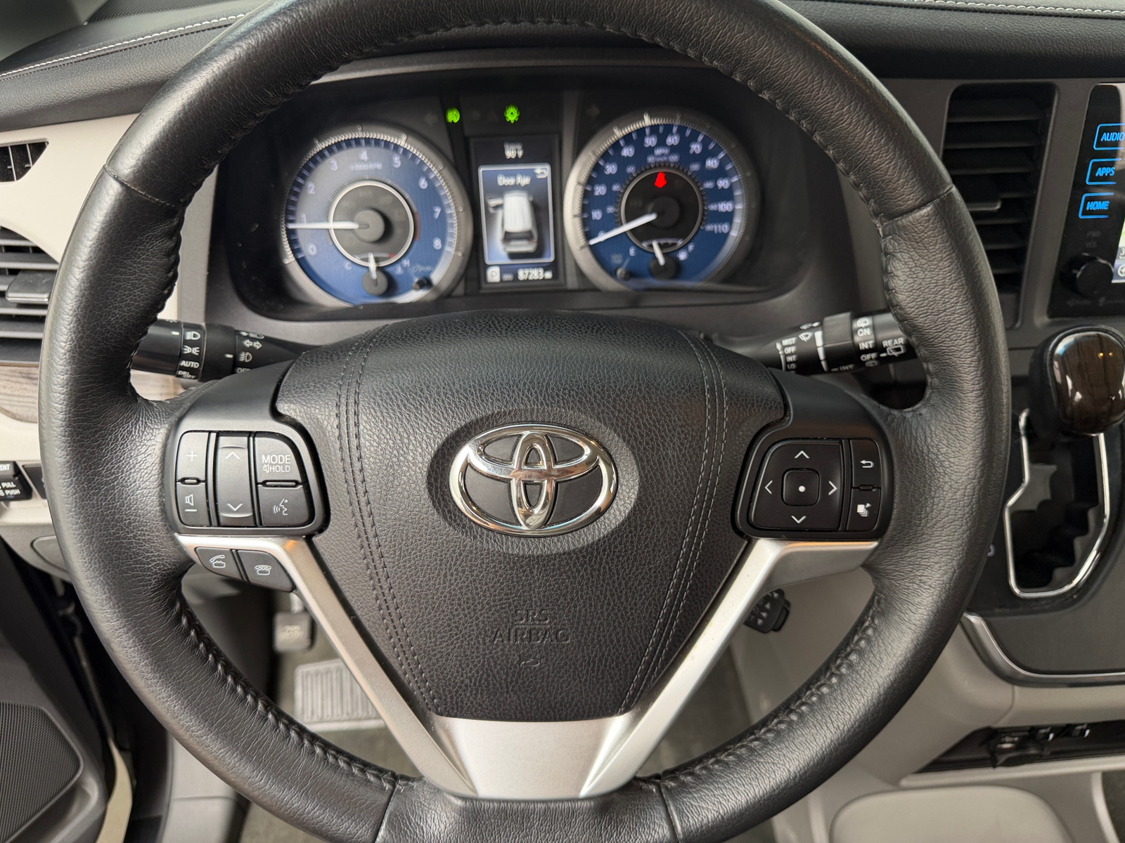 Thumbnail: 2017 Toyota Sienna - 4