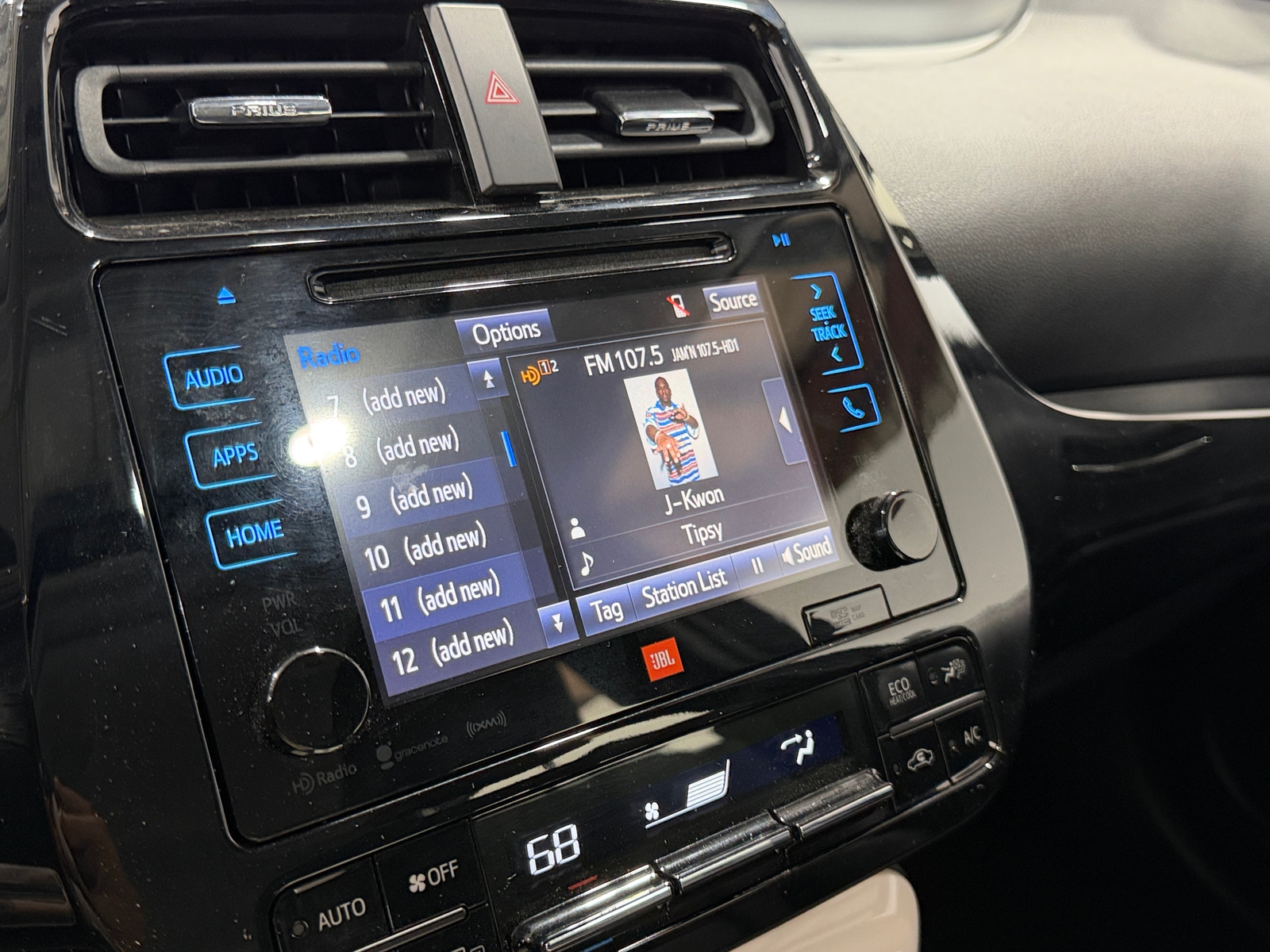 Thumbnail: 2016 Toyota Prius - 3