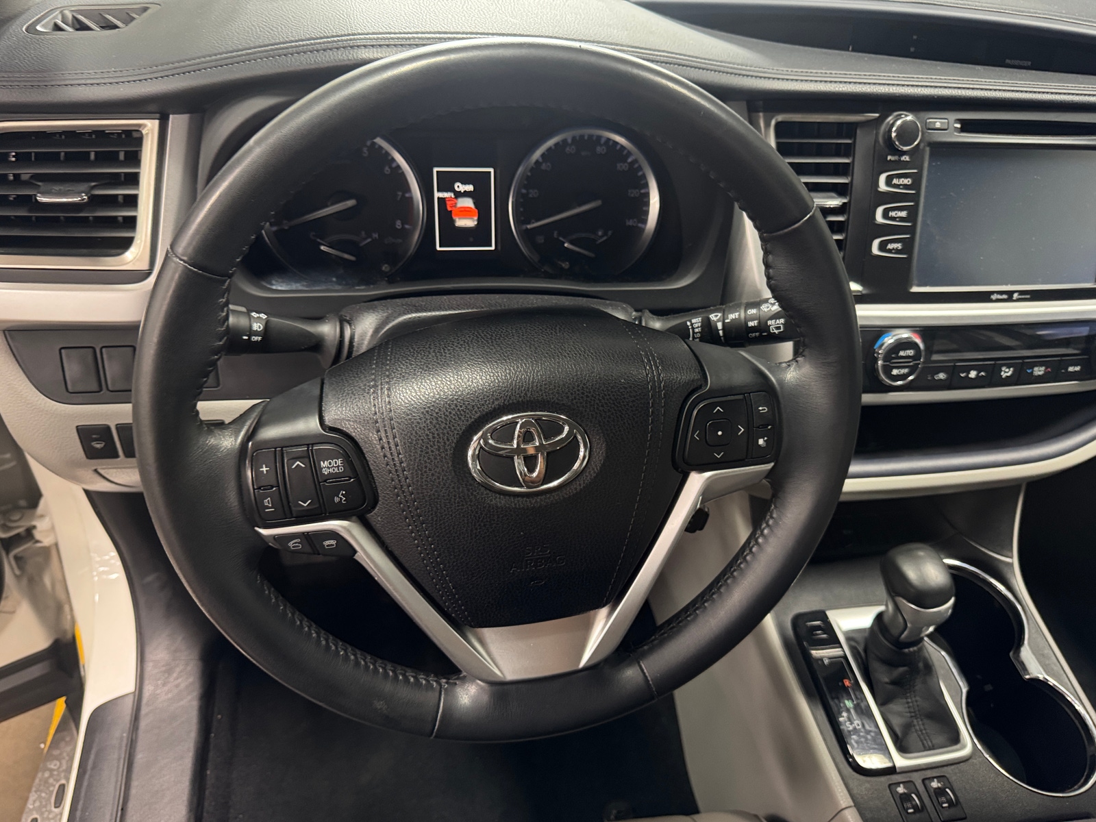 Thumbnail: 2015 Toyota Highlander - 4