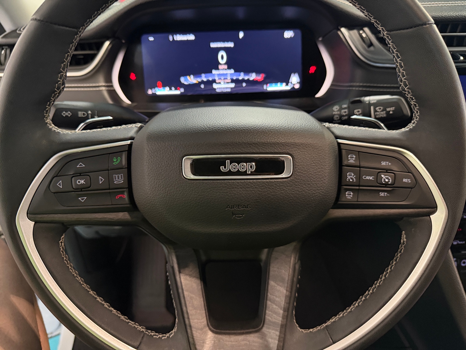 Thumbnail: 2023 Jeep Grand Cherokee L - 4