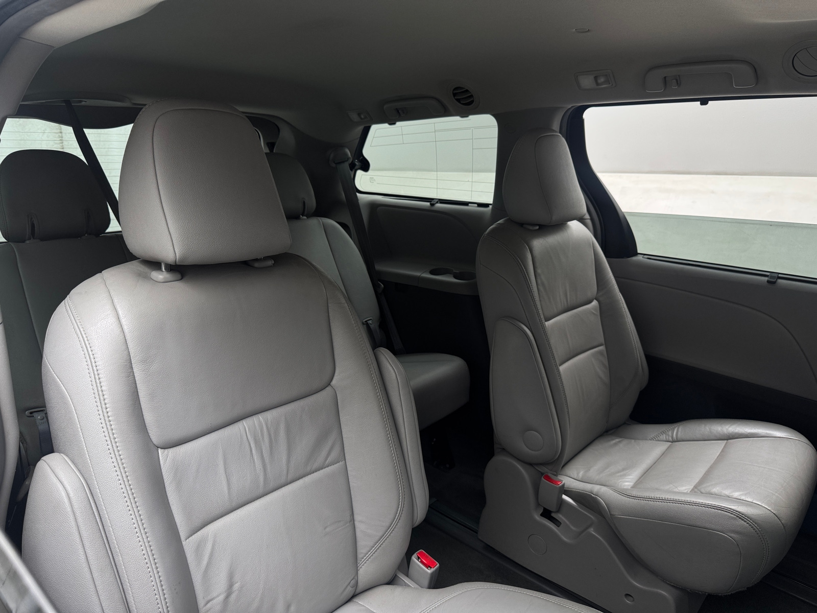Thumbnail: 2017 Toyota Sienna - 5