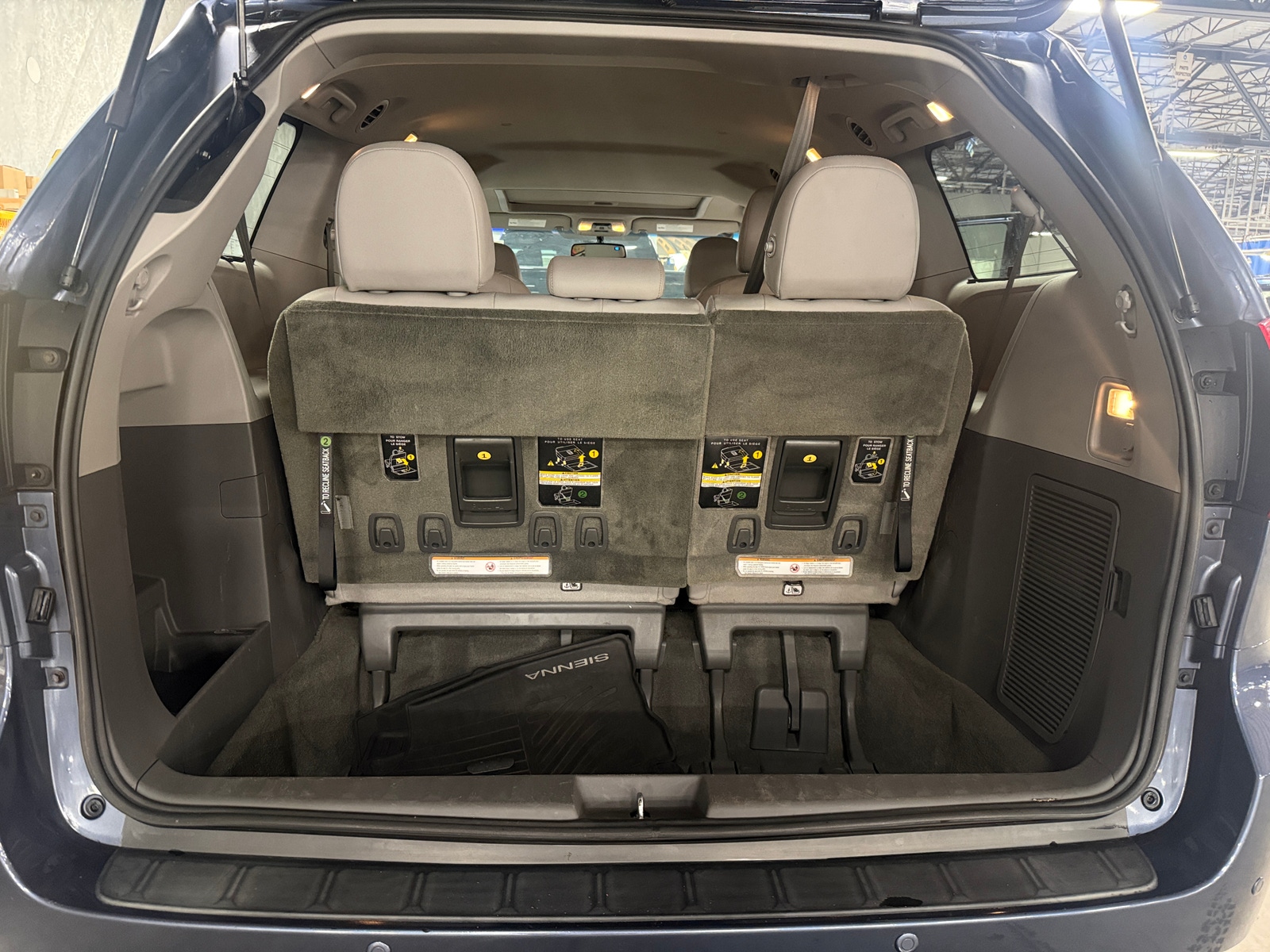 Thumbnail: 2017 Toyota Sienna - 6