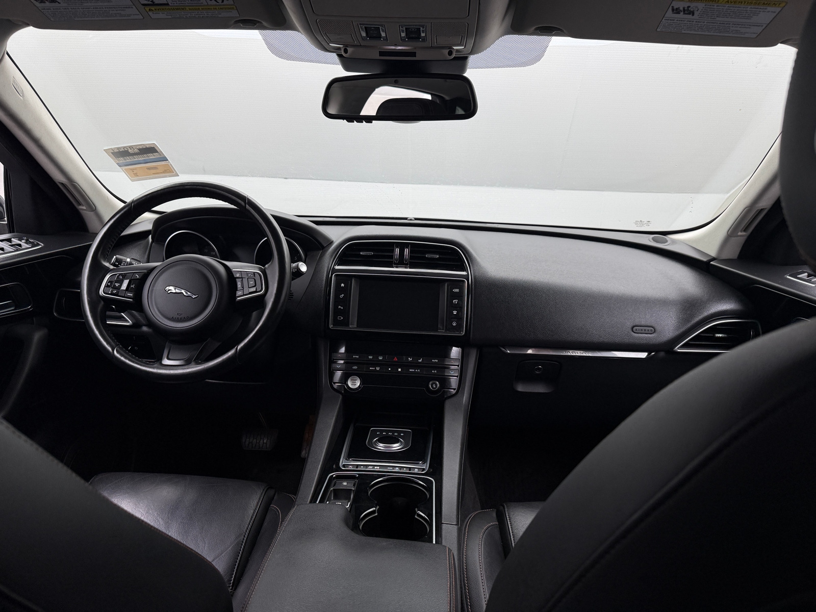 Thumbnail: 2017 Jaguar F-Pace - 3