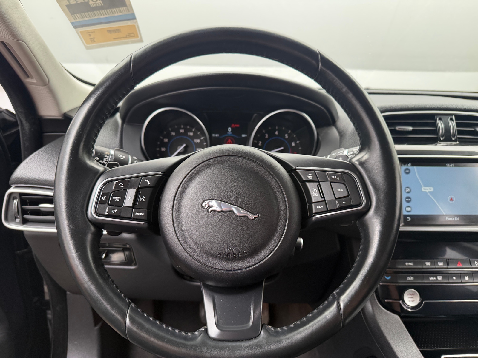 Thumbnail: 2017 Jaguar F-Pace - 5