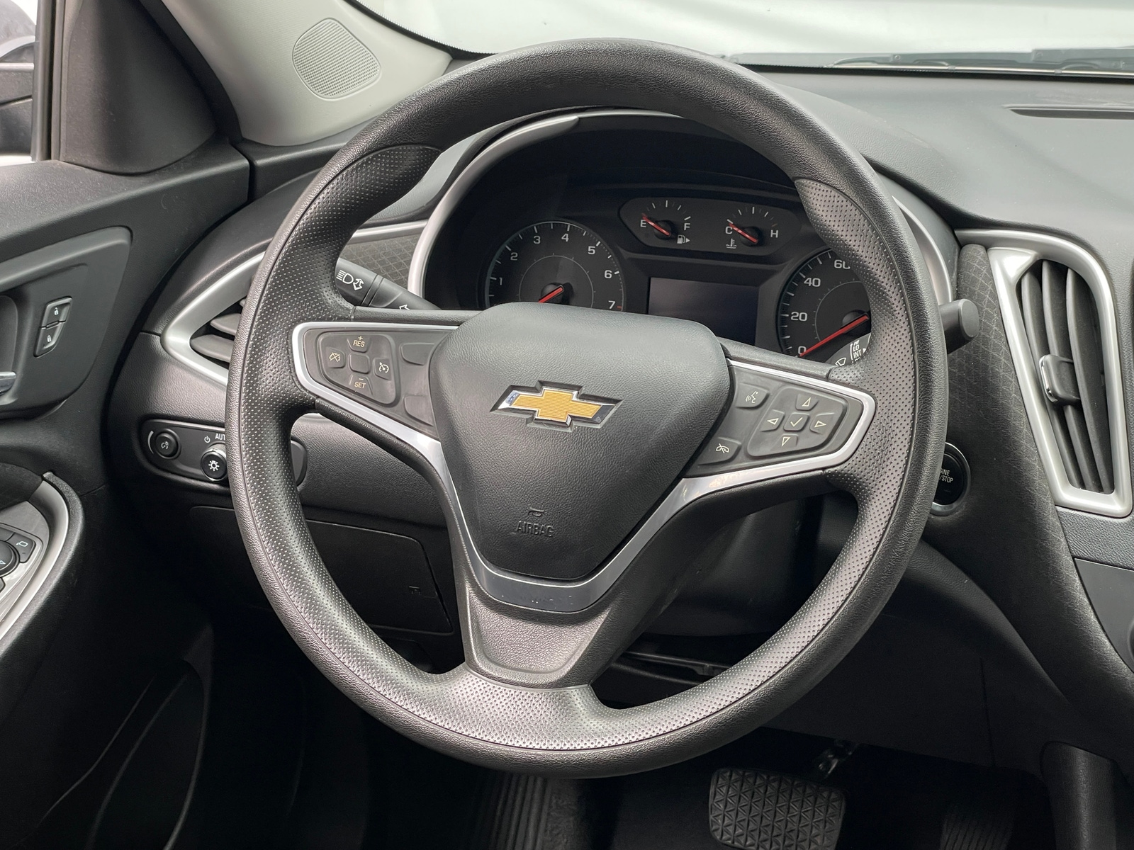 Thumbnail: 2022 Chevrolet Malibu - 5