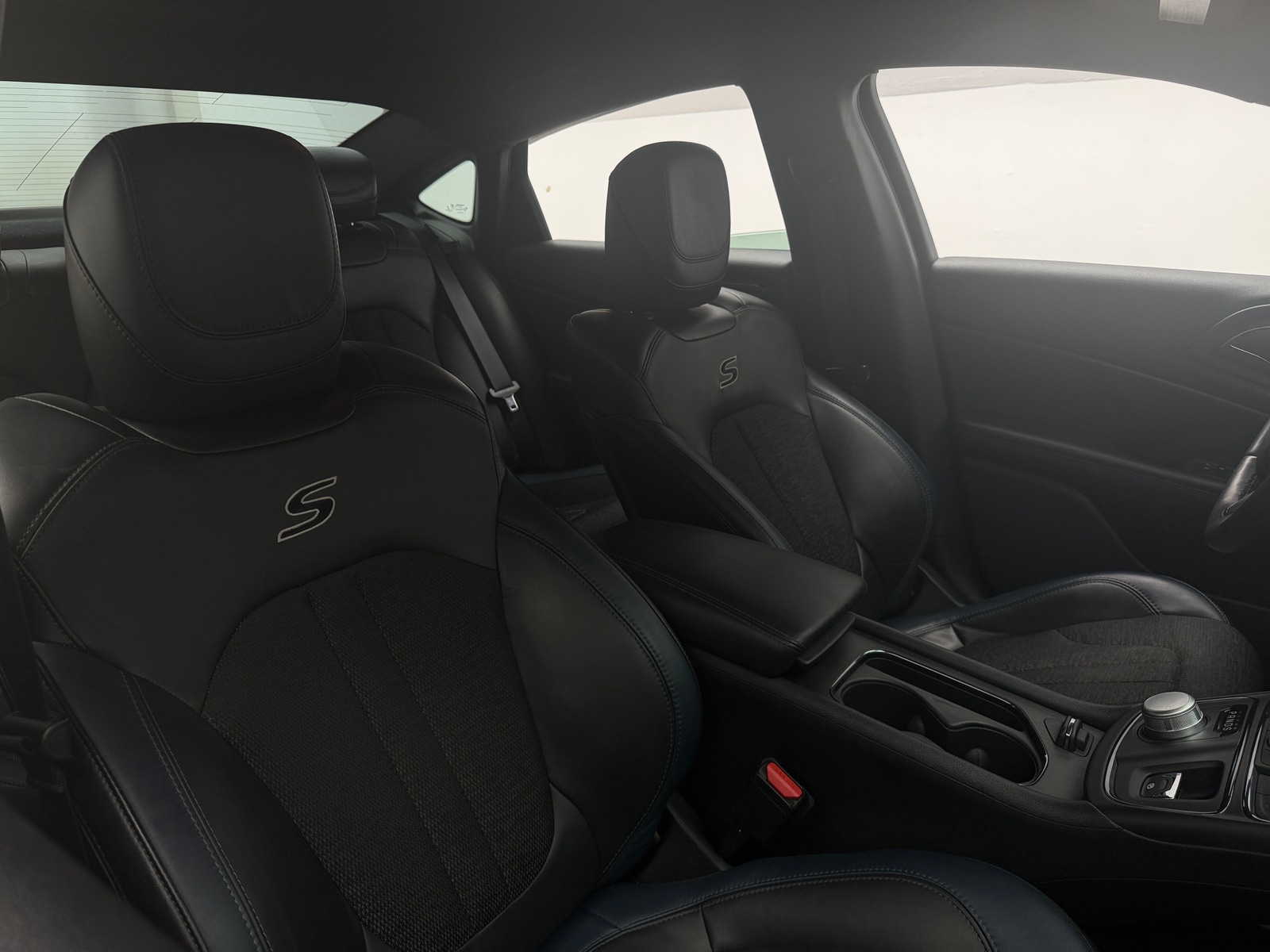 Thumbnail: 2016 Chrysler 200 - 2