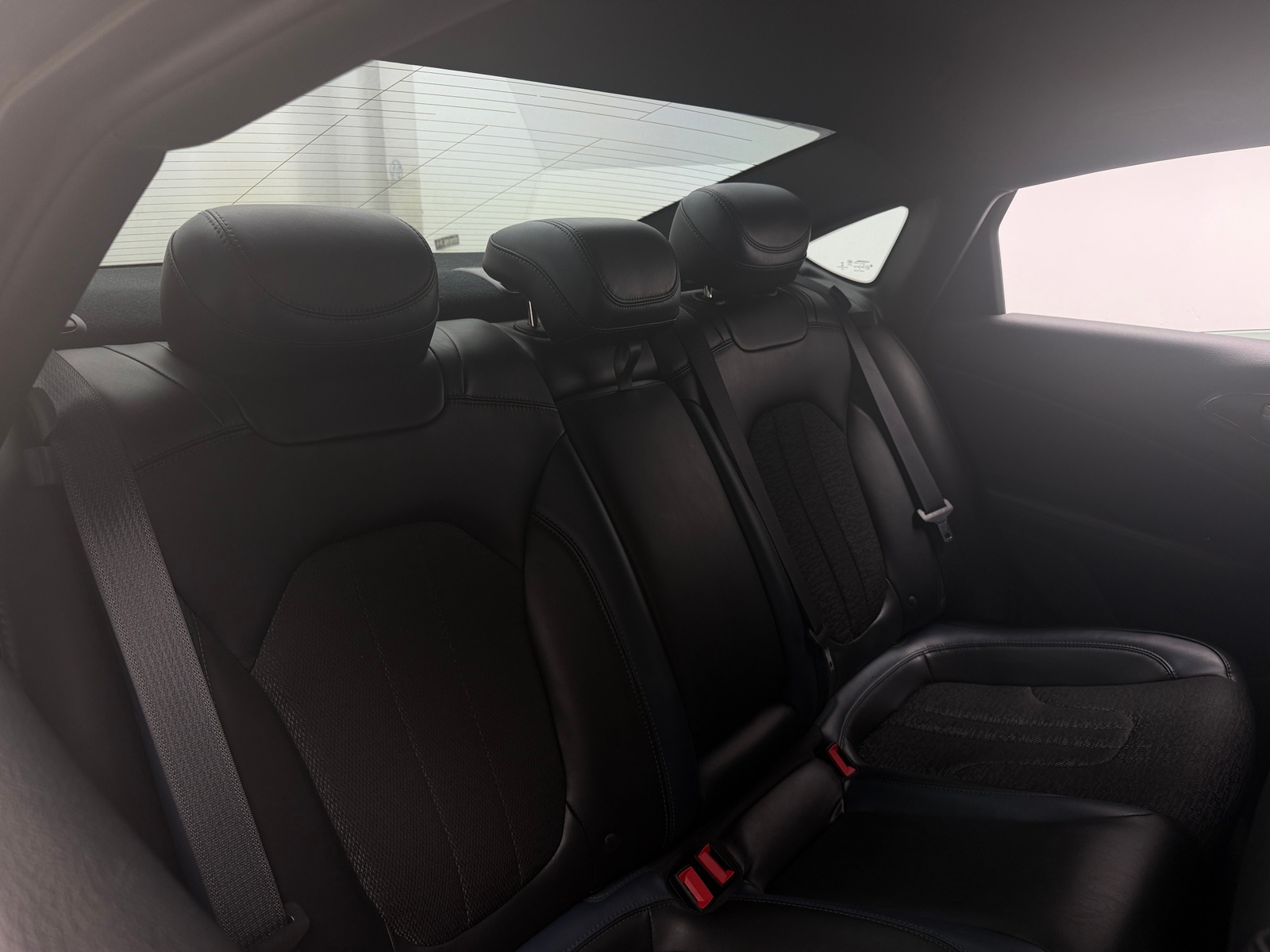 Thumbnail: 2016 Chrysler 200 - 6