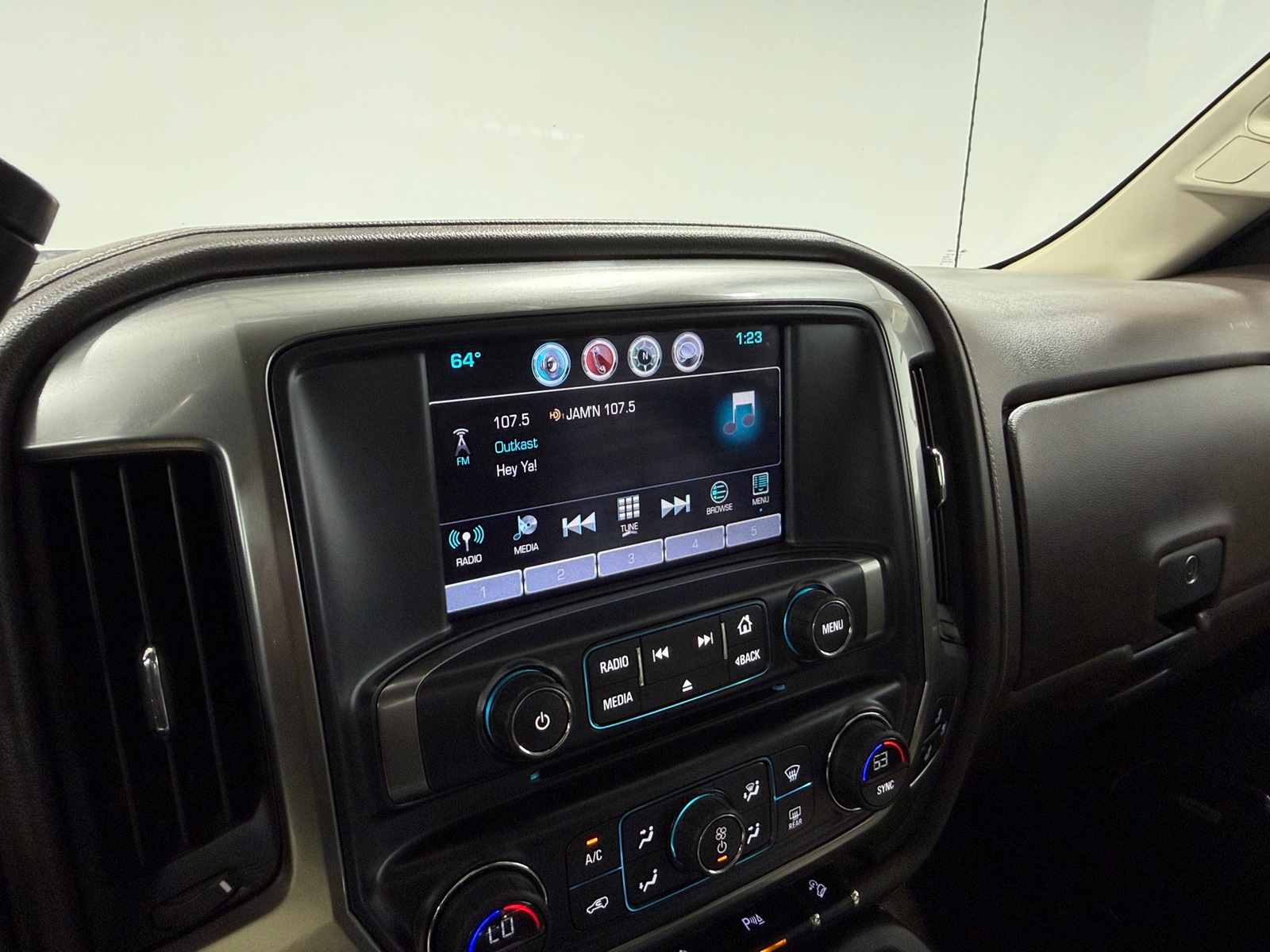 Thumbnail: 2016 Chevrolet Silverado 1500 - 3