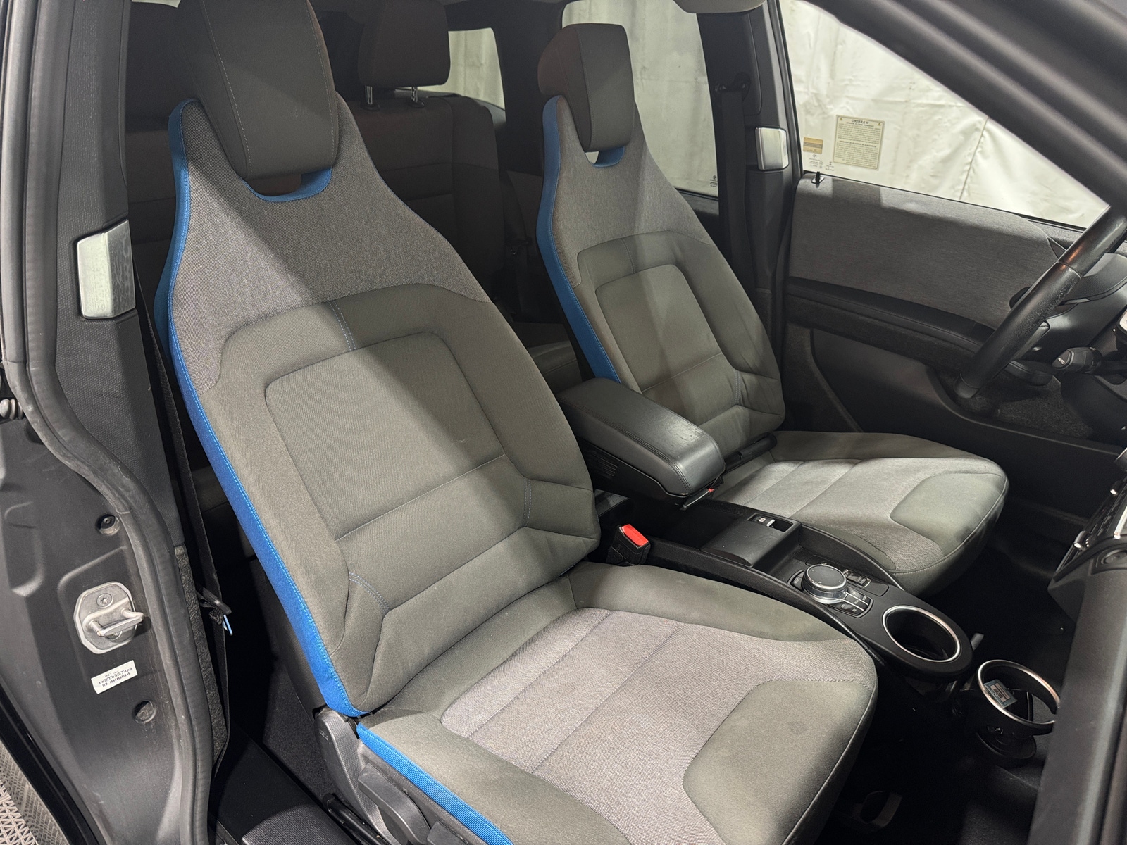 Thumbnail: 2017 BMW i3 - 2