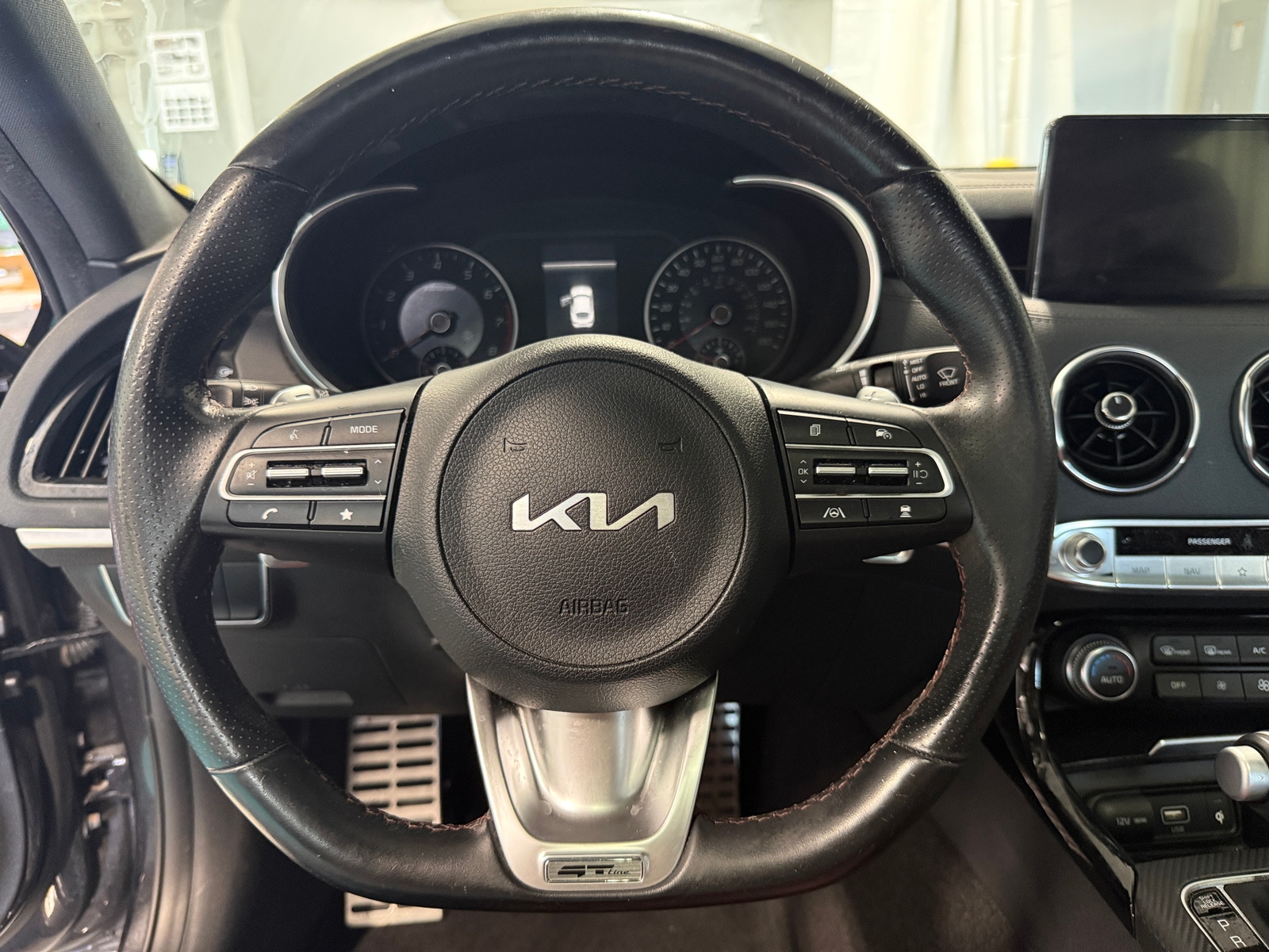 Thumbnail: 2023 Kia Stinger - 4