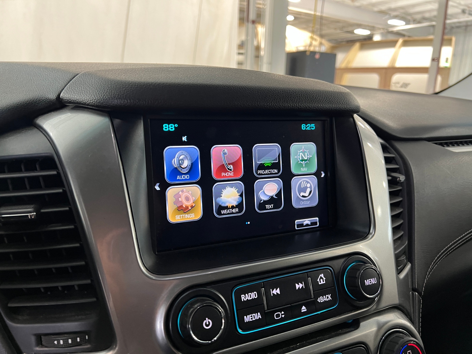 Thumbnail: 2019 Chevrolet Suburban - 3