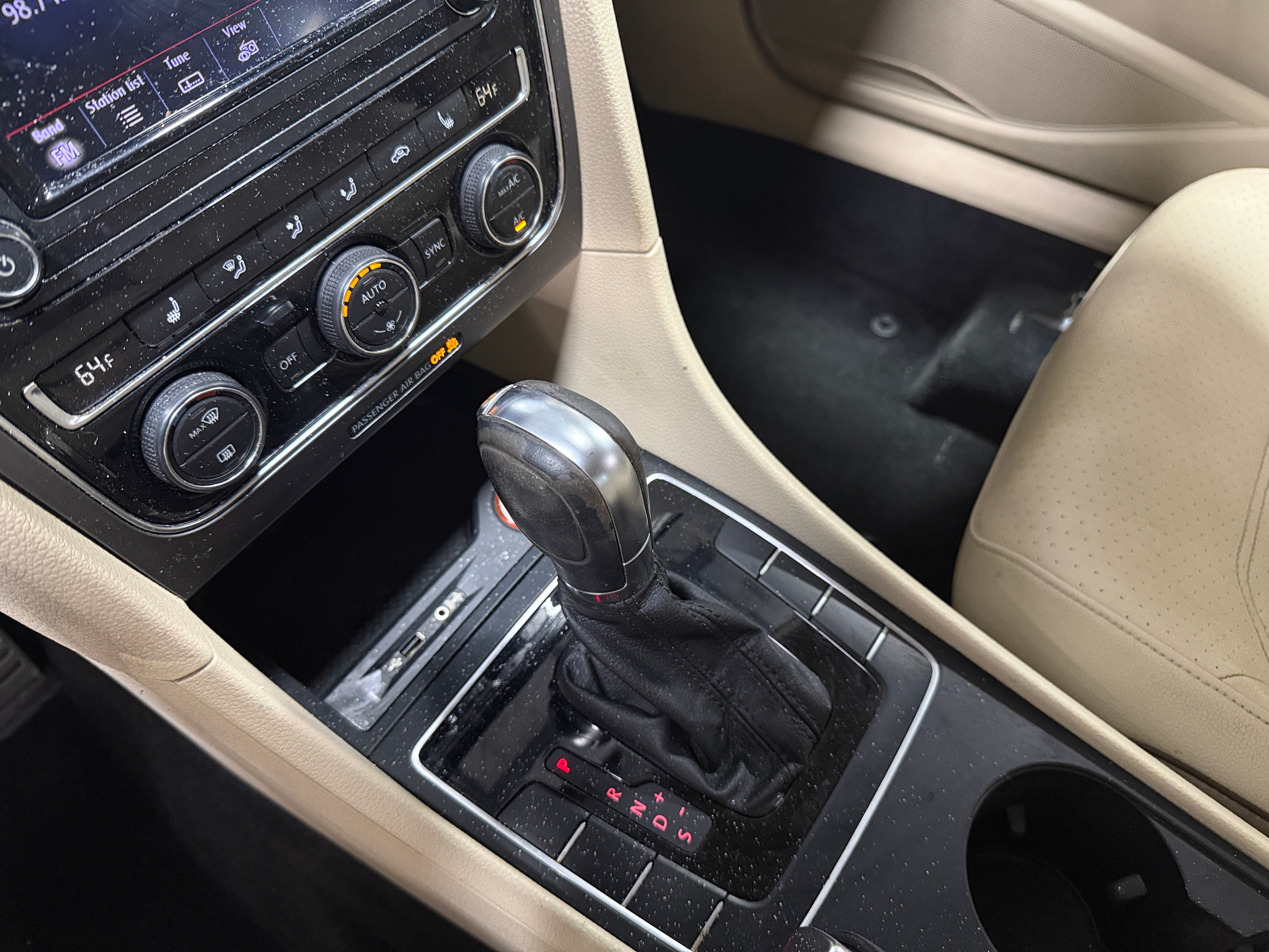 1VWDT7A35HC083250