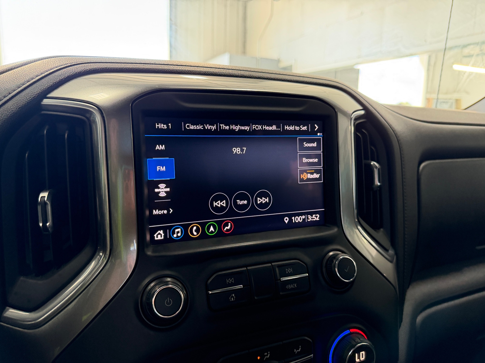 Thumbnail: 2019 Chevrolet Silverado 1500 - 3