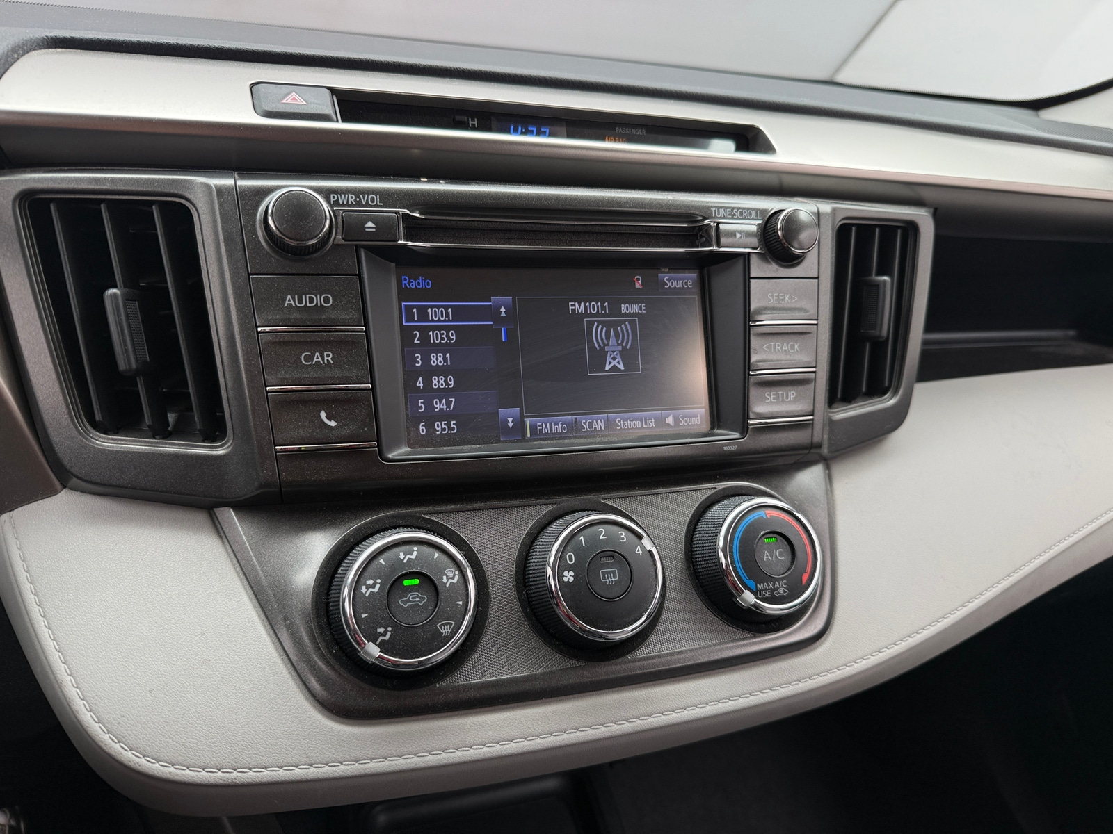 Thumbnail: 2015 Toyota RAV4 - 4