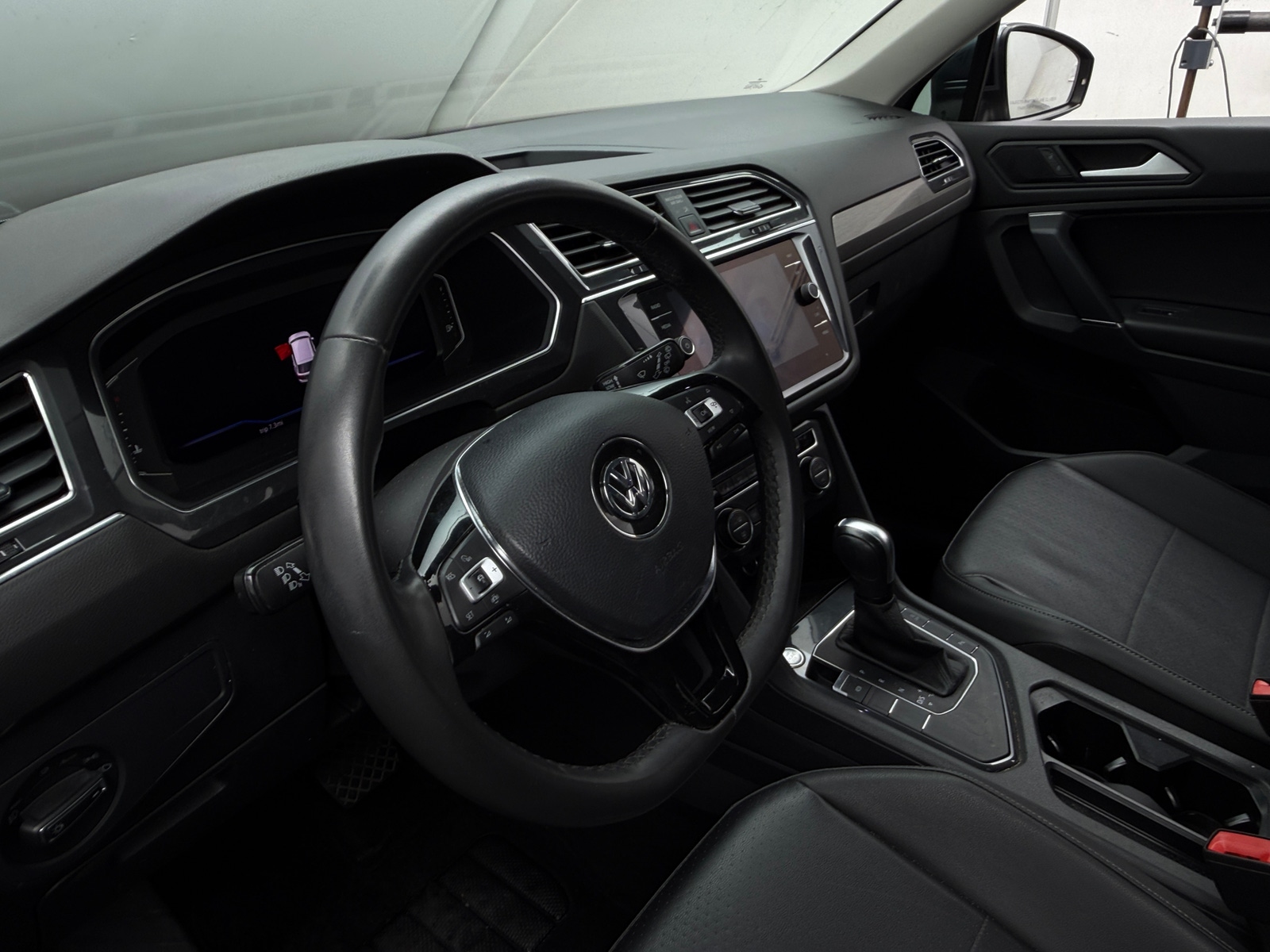 Thumbnail: 2020 Volkswagen Tiguan - 5