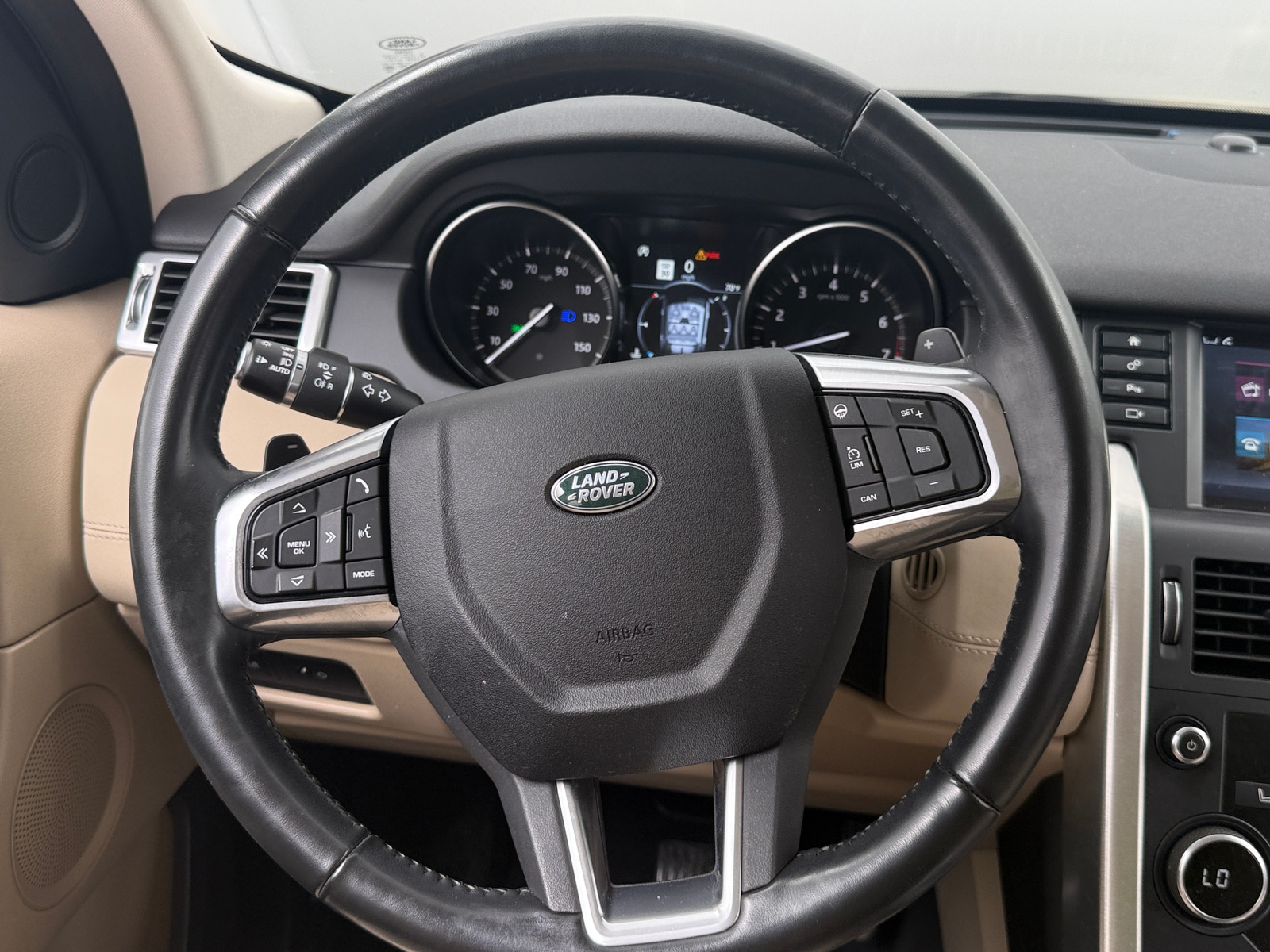 Thumbnail: 2018 Land Rover Discovery Sport - 4
