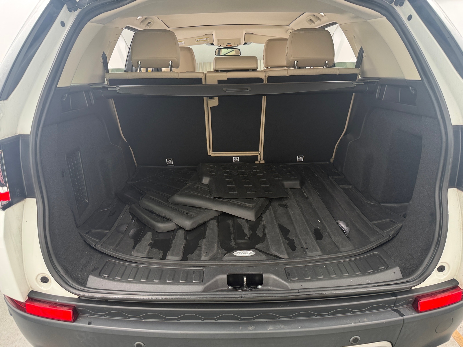 Thumbnail: 2018 Land Rover Discovery Sport - 6