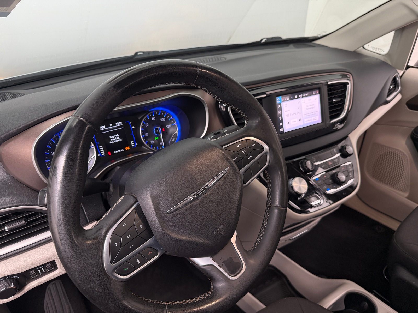 Thumbnail: 2023 Chrysler Voyager - 3