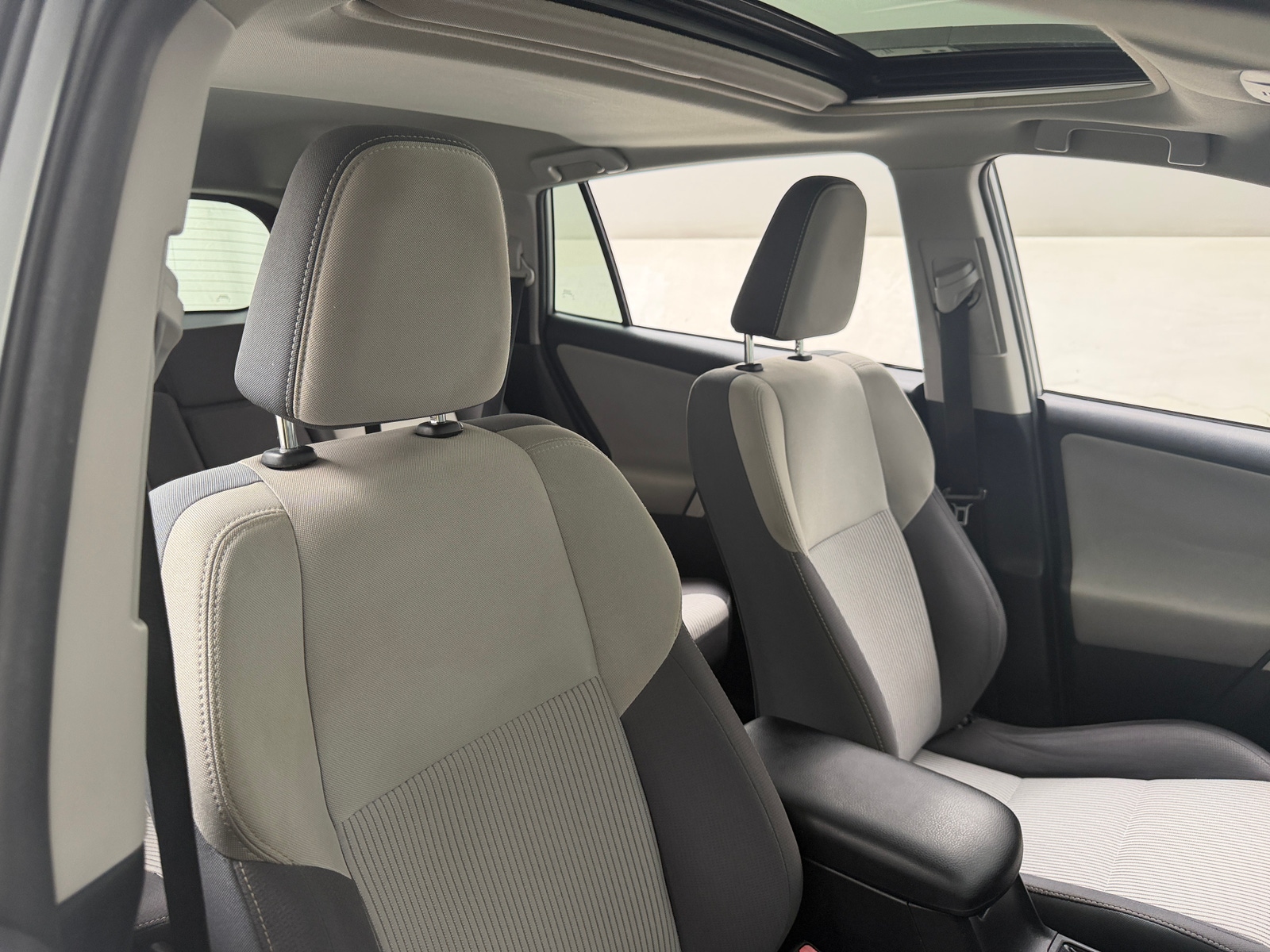 Thumbnail: 2015 Toyota RAV4 - 2