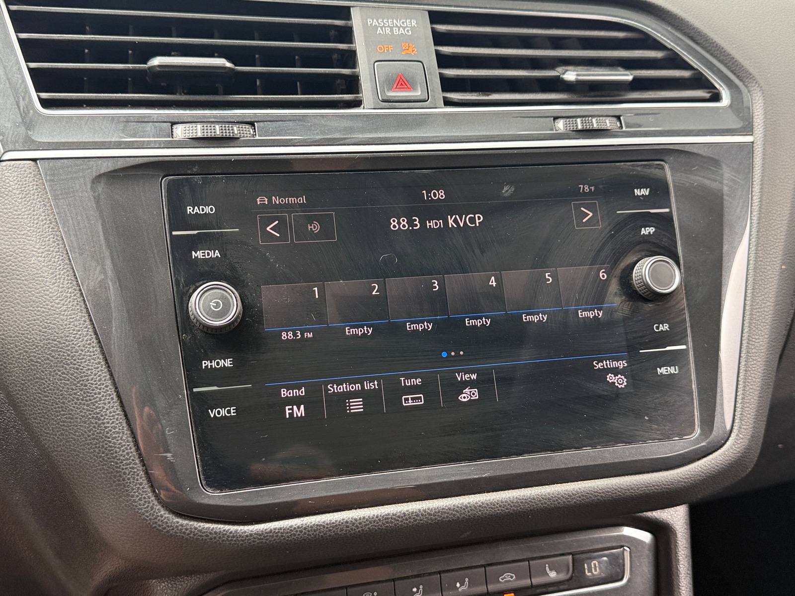 Thumbnail: 2019 Volkswagen Tiguan - 4