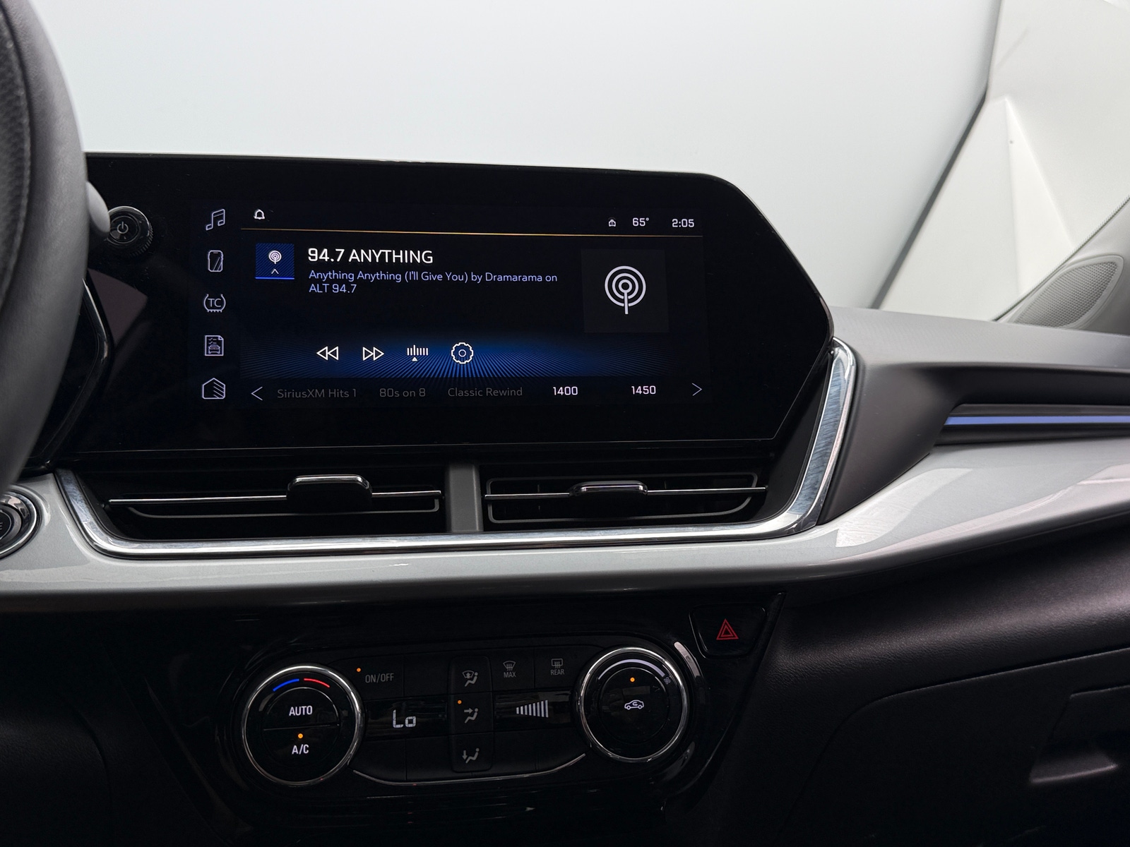 Thumbnail: 2025 Chevrolet Trax - 3