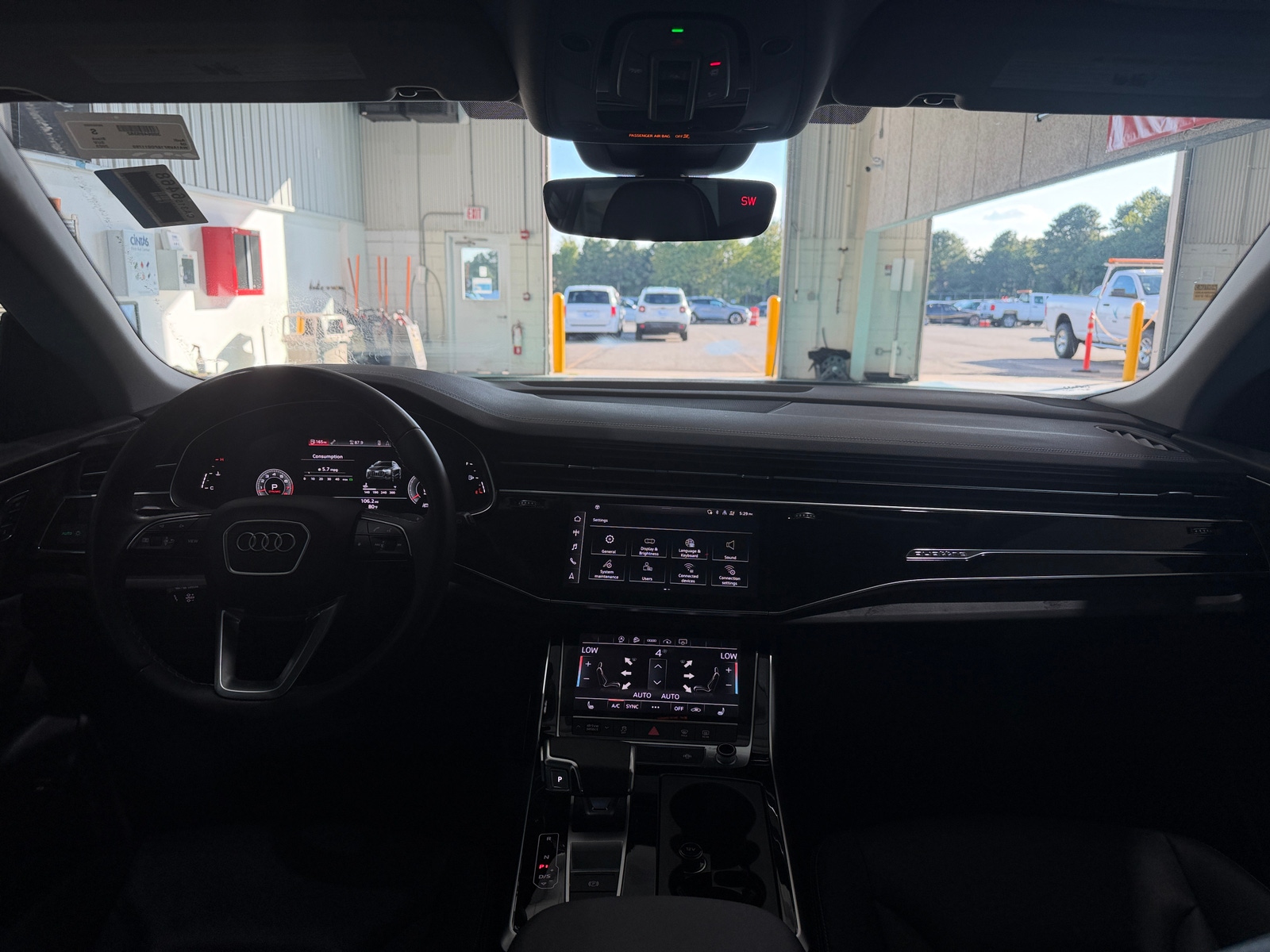 Thumbnail: 2023 Audi Q8 - 2