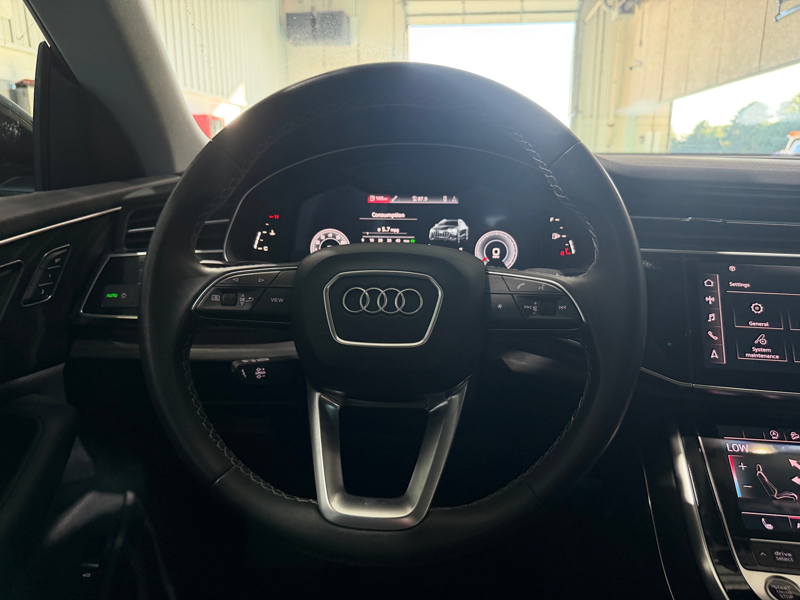 Thumbnail: 2023 Audi Q8 - 4