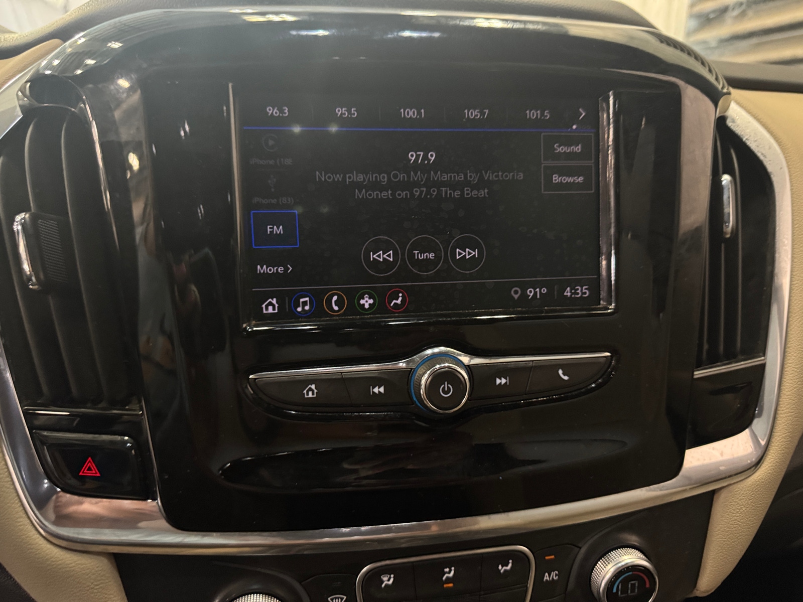 Thumbnail: 2022 Chevrolet Traverse - 4