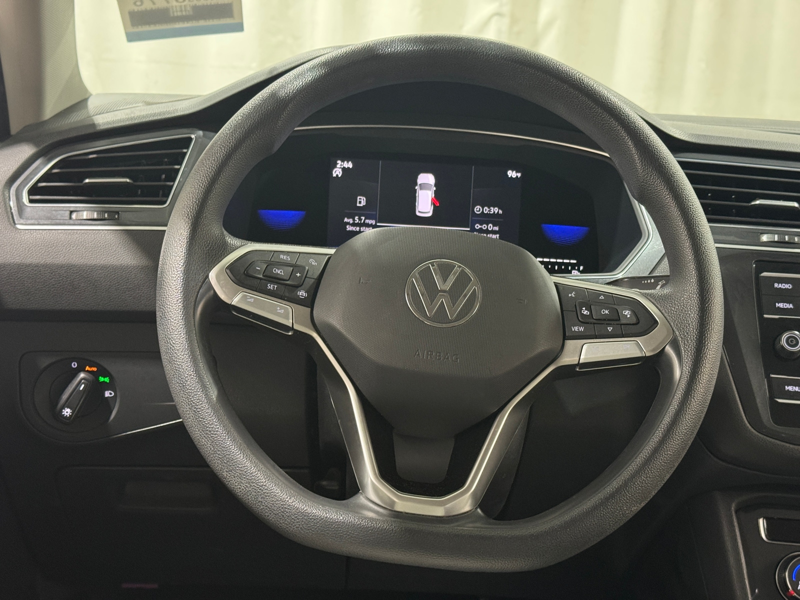 Thumbnail: 2022 Volkswagen Tiguan - 5