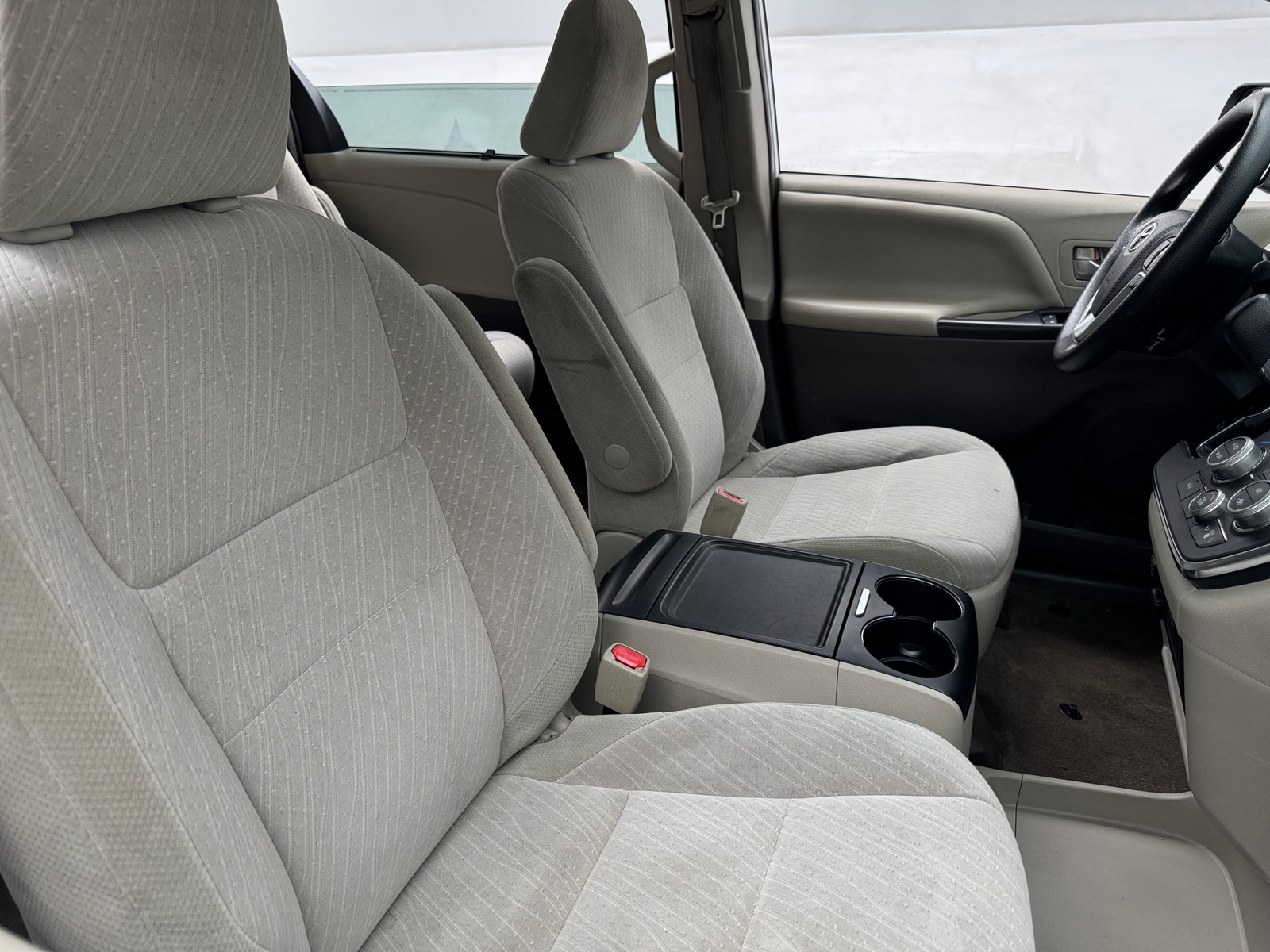 Thumbnail: 2019 Toyota Sienna - 2