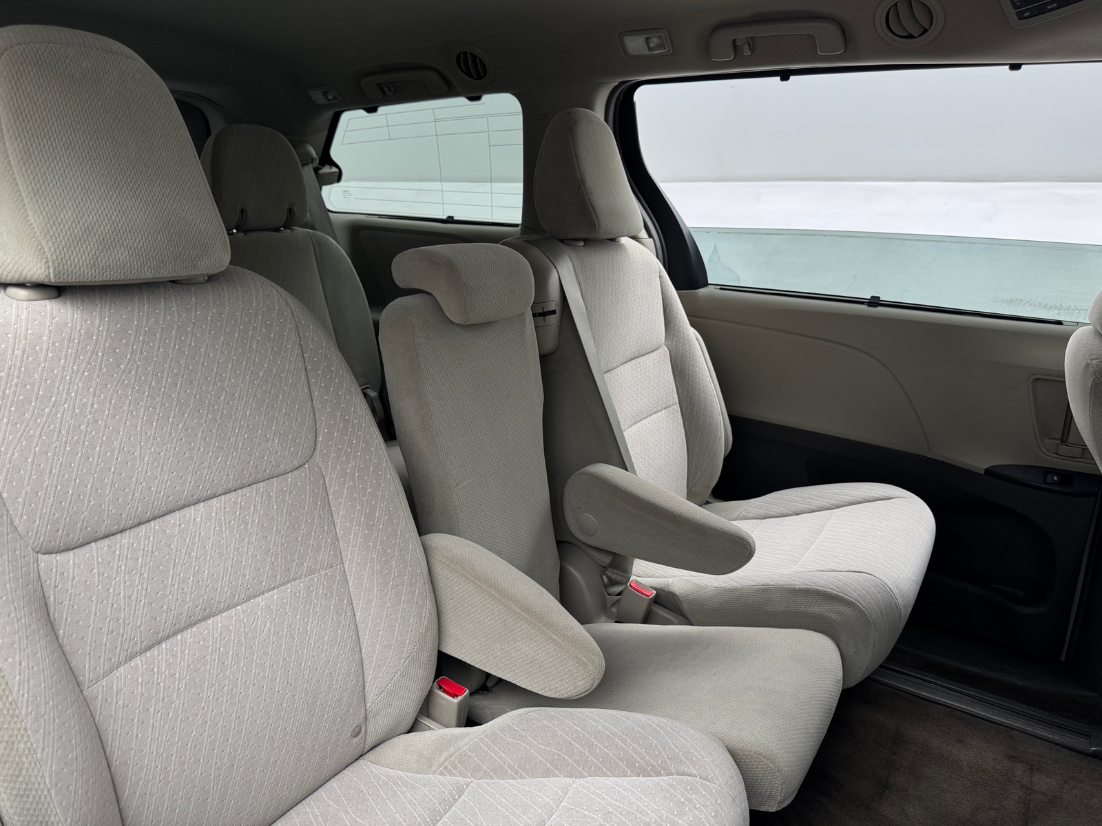 Thumbnail: 2019 Toyota Sienna - 6