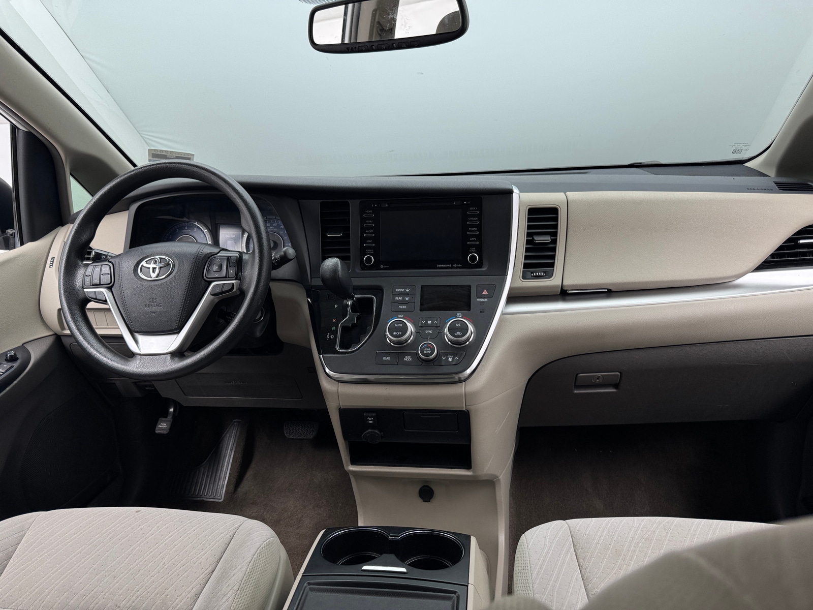 Thumbnail: 2019 Toyota Sienna - 3