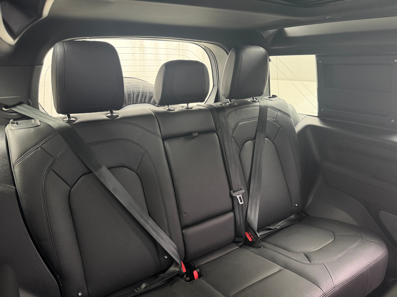 Thumbnail: 2023 Land Rover Defender - 5