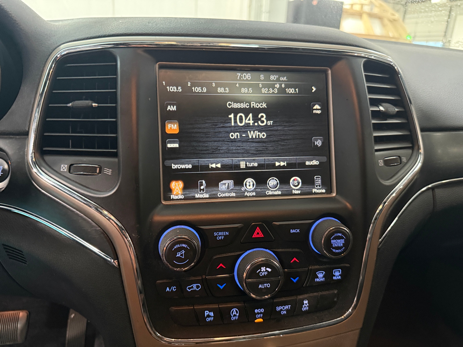 Thumbnail: 2017 Jeep Grand Cherokee - 3