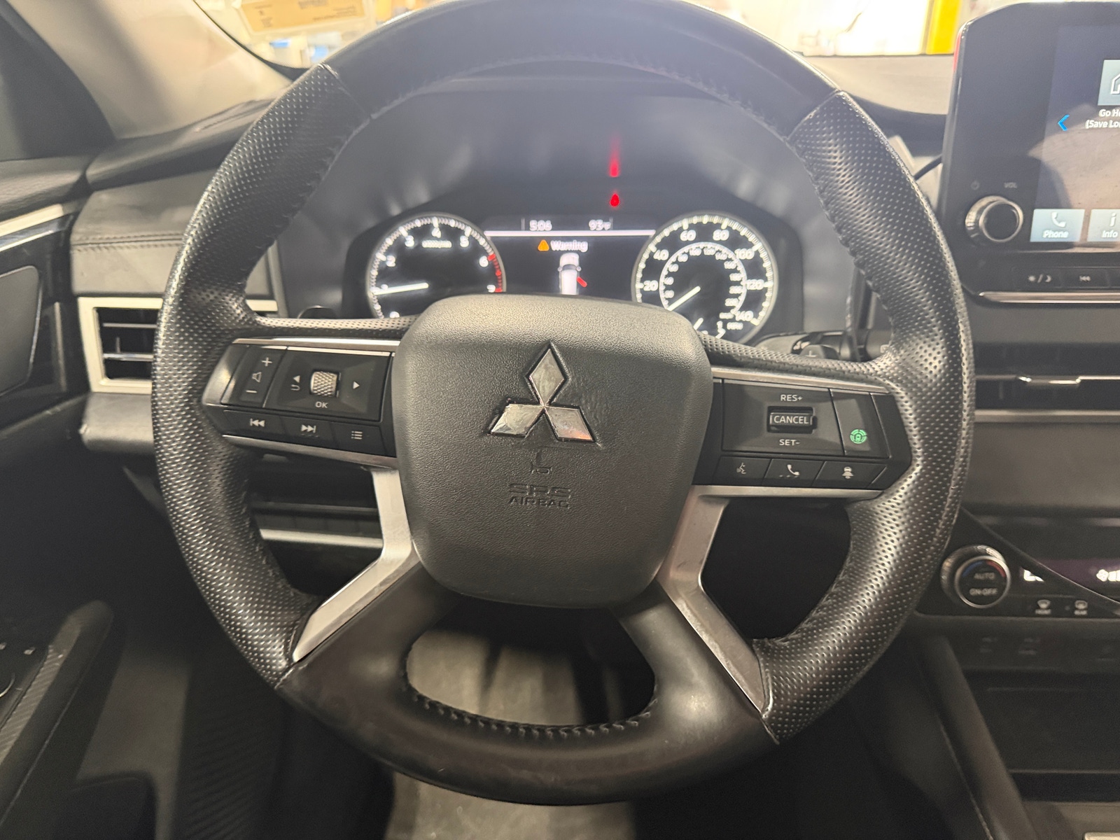 Thumbnail: 2024 Mitsubishi Outlander - 4
